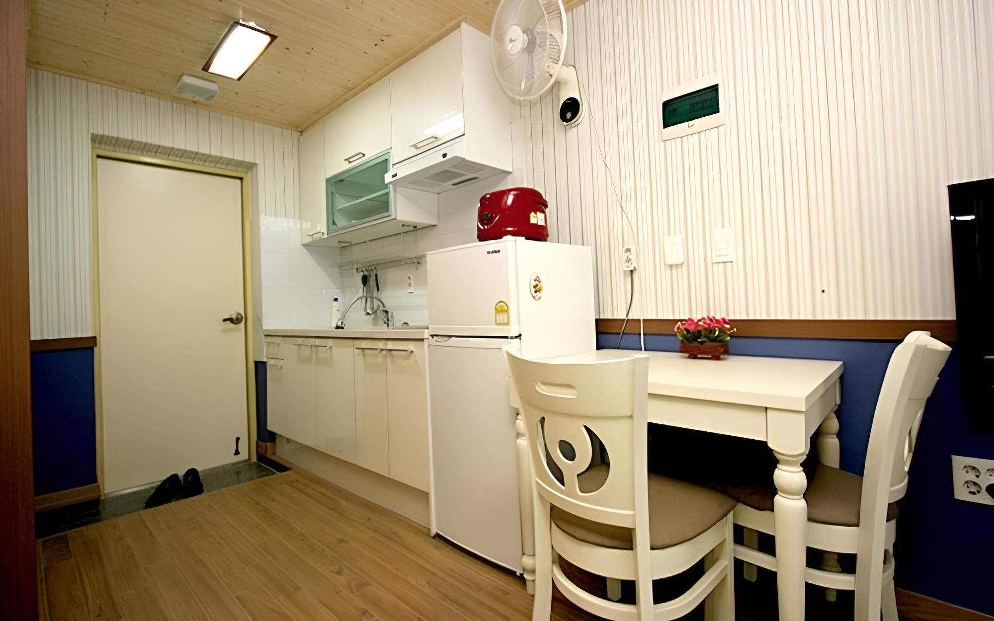 Room (Room 303 One Room Ondol)