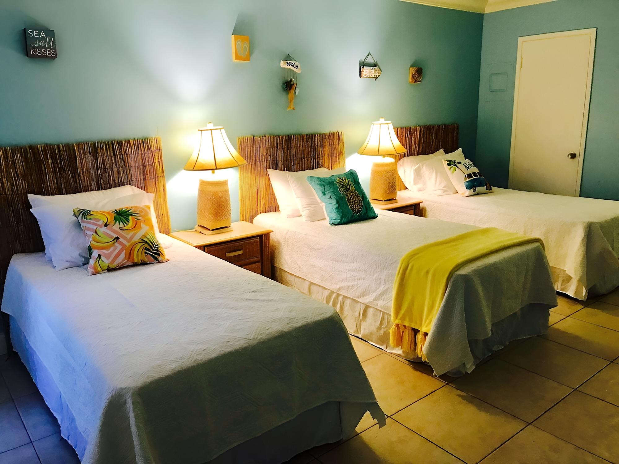 Family Studio, 3 Twin Beds, Kitchen, Courtyard View photo 2