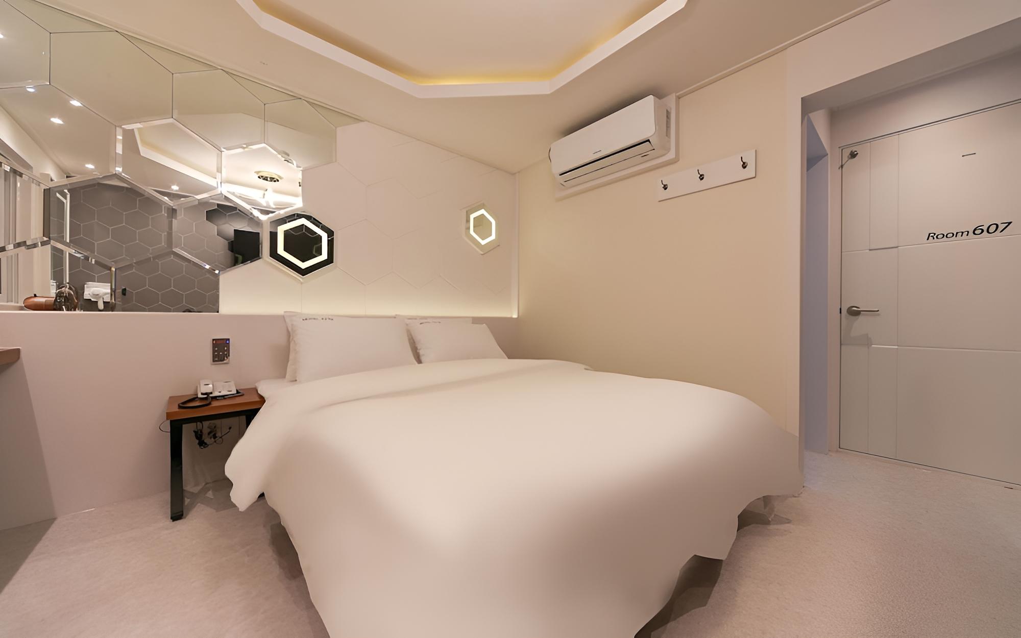 Room (Standard (open special price 65-inch )