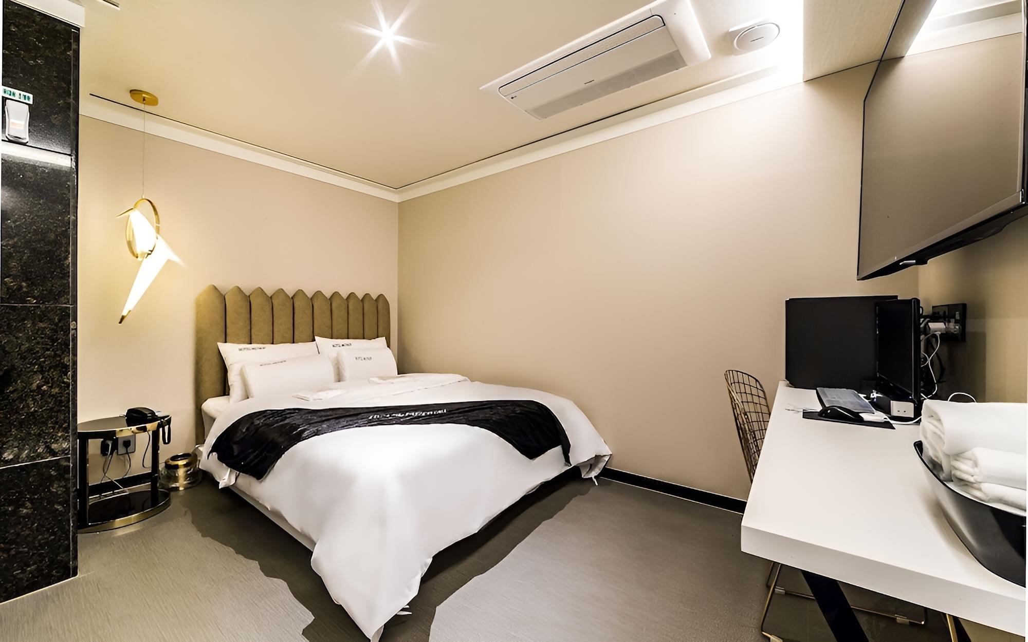 Room (Special Room B (large room with 20 si)