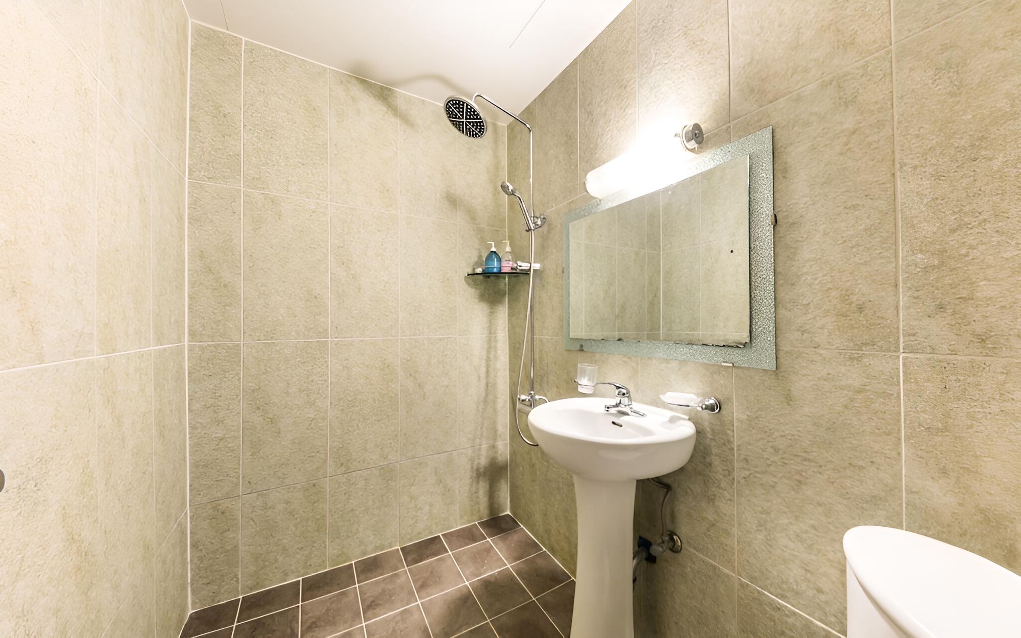 Room (Standard Room) - Photo 4