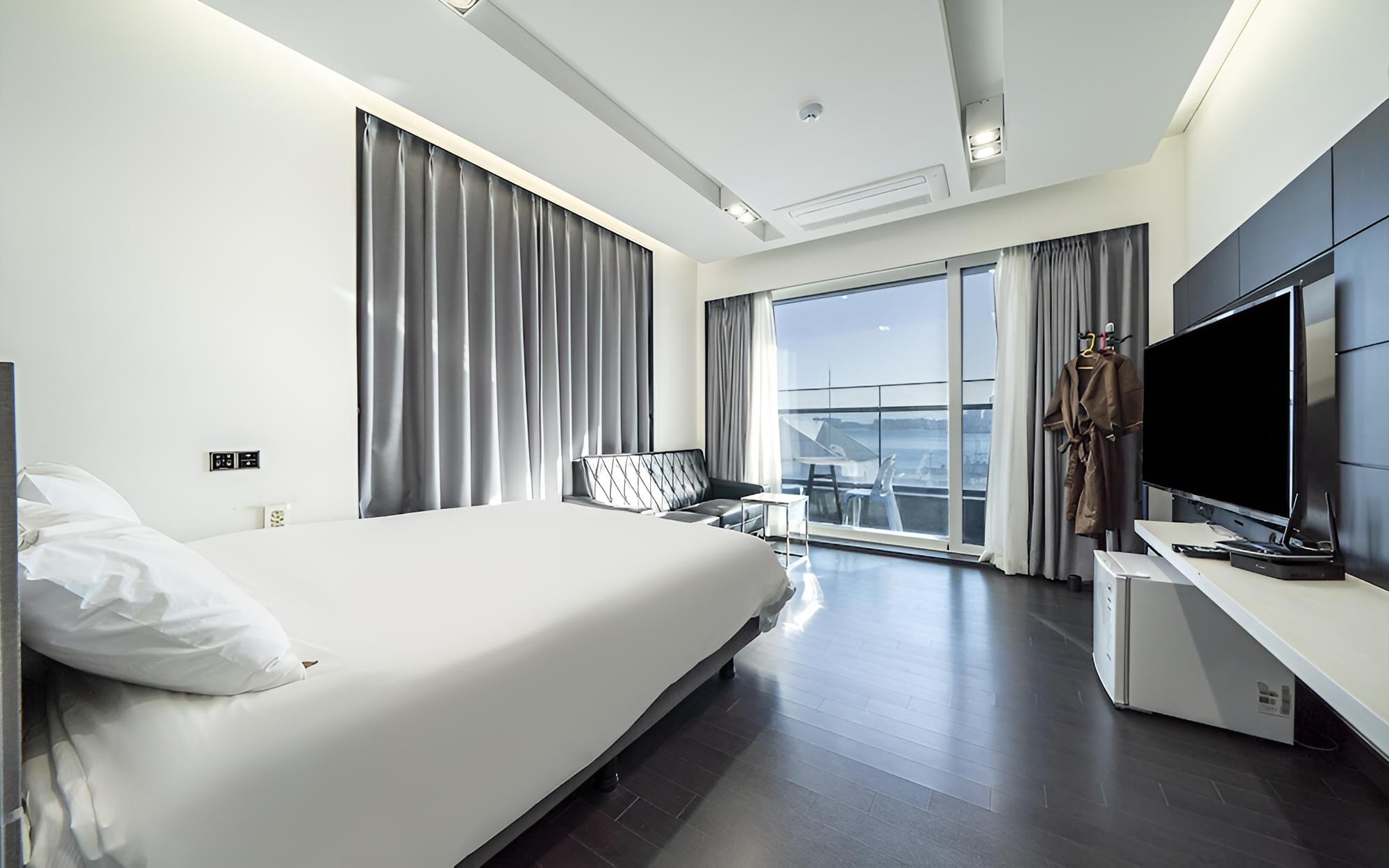 Room (Ocean premium double)