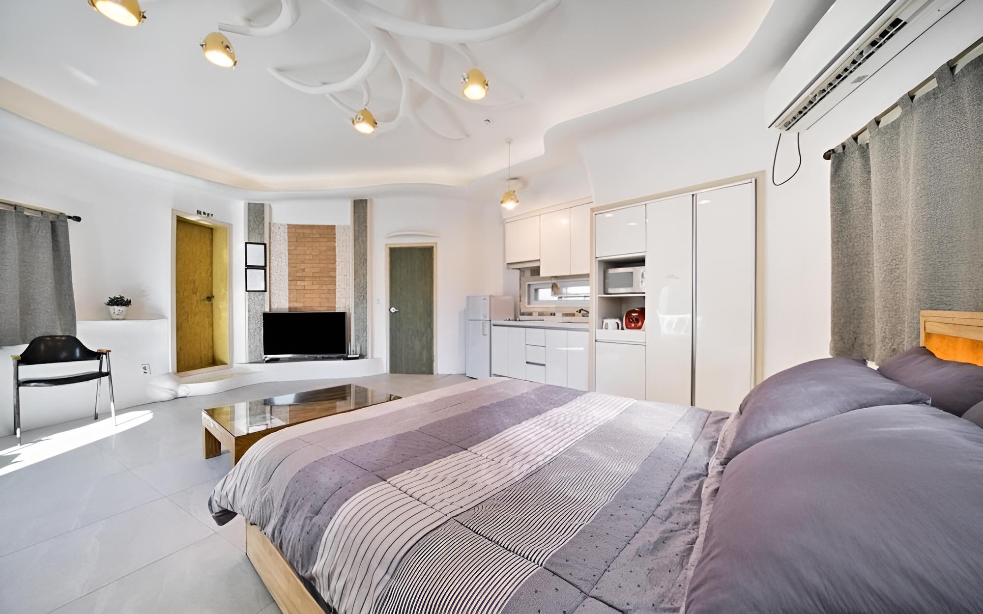 Room (Effusion) - Photo 6