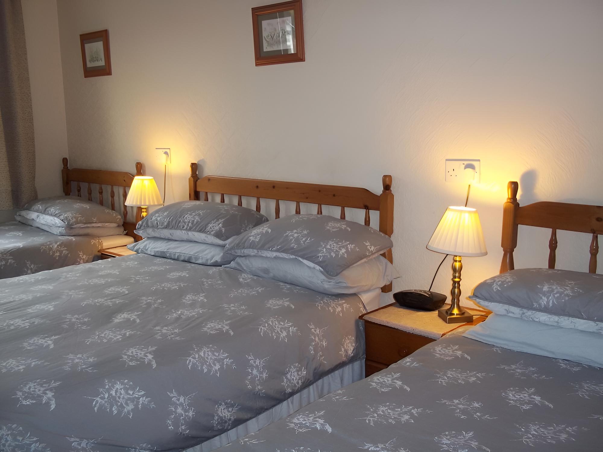 Traditional Quadruple Room, Ensuite photo 3