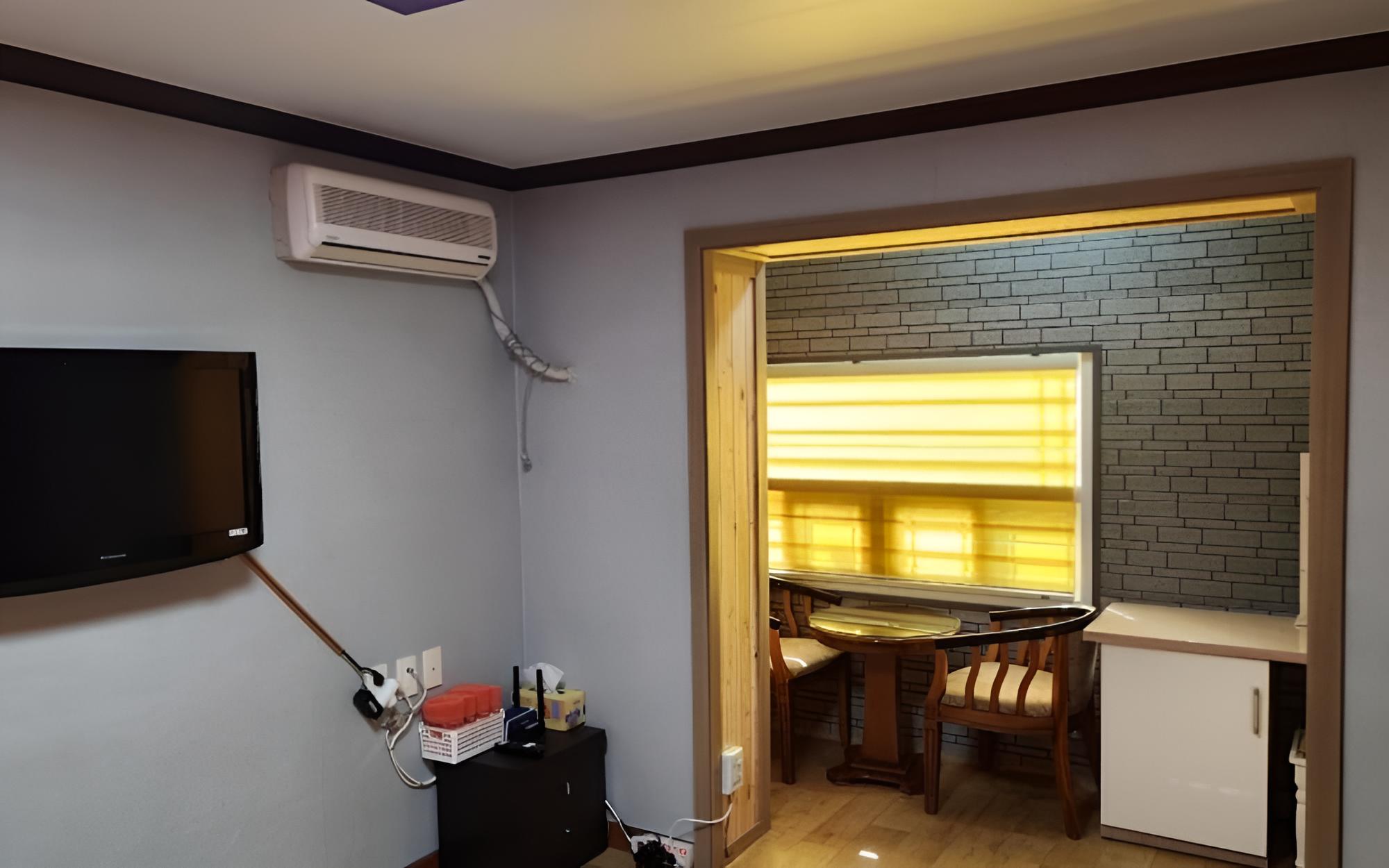 Room (Room 304) - Photo 1
