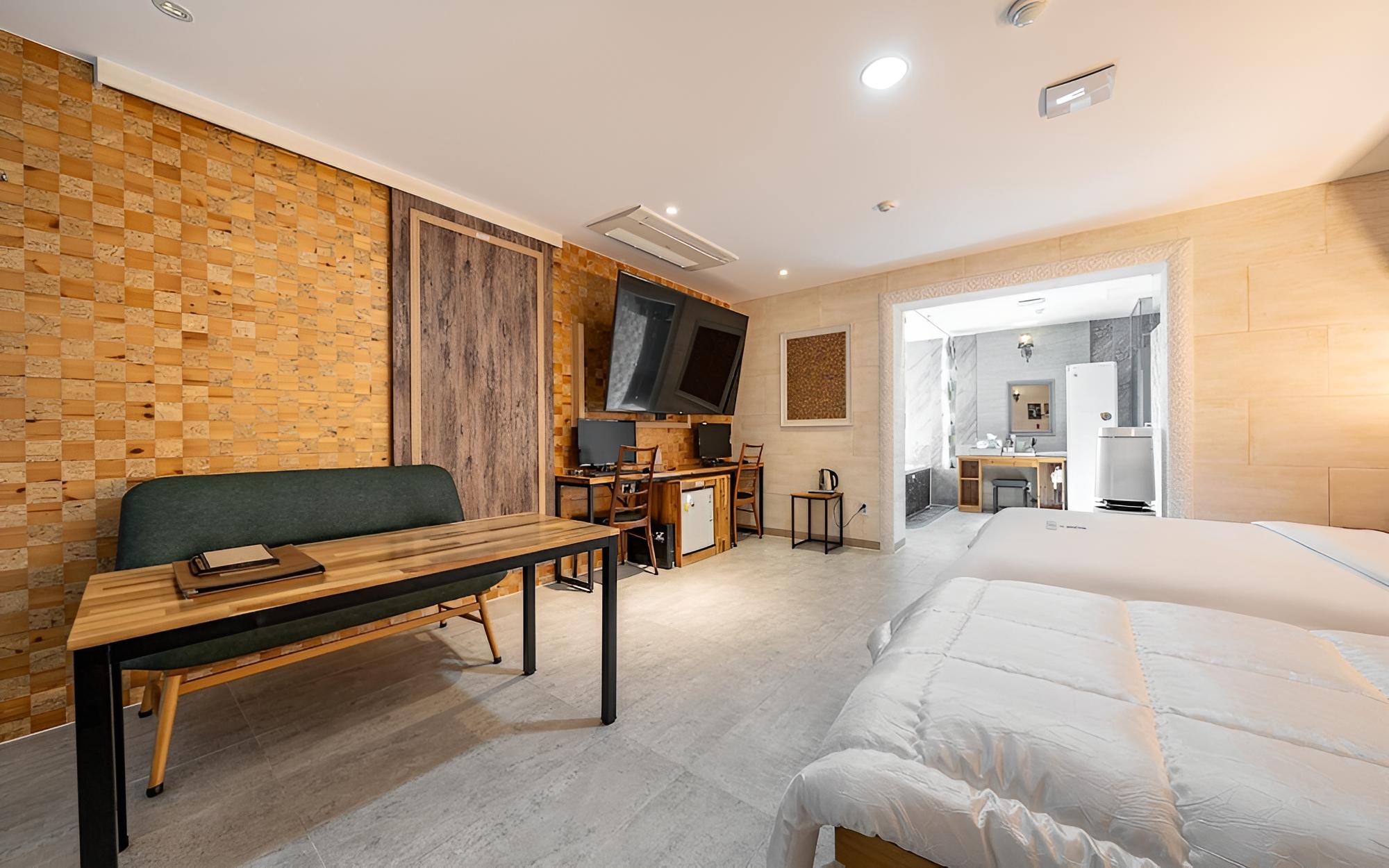 Room (Suite room (70-inch TV styler air pur) photo 3