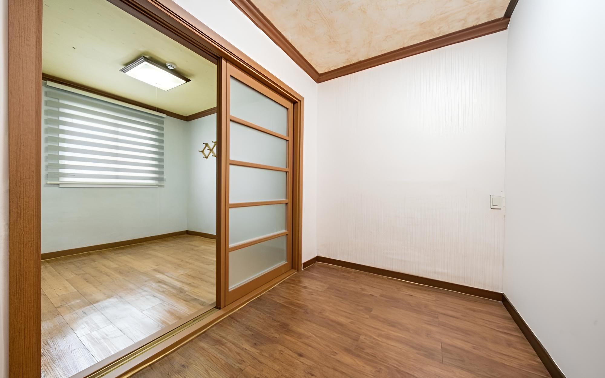 Room (Room 101)