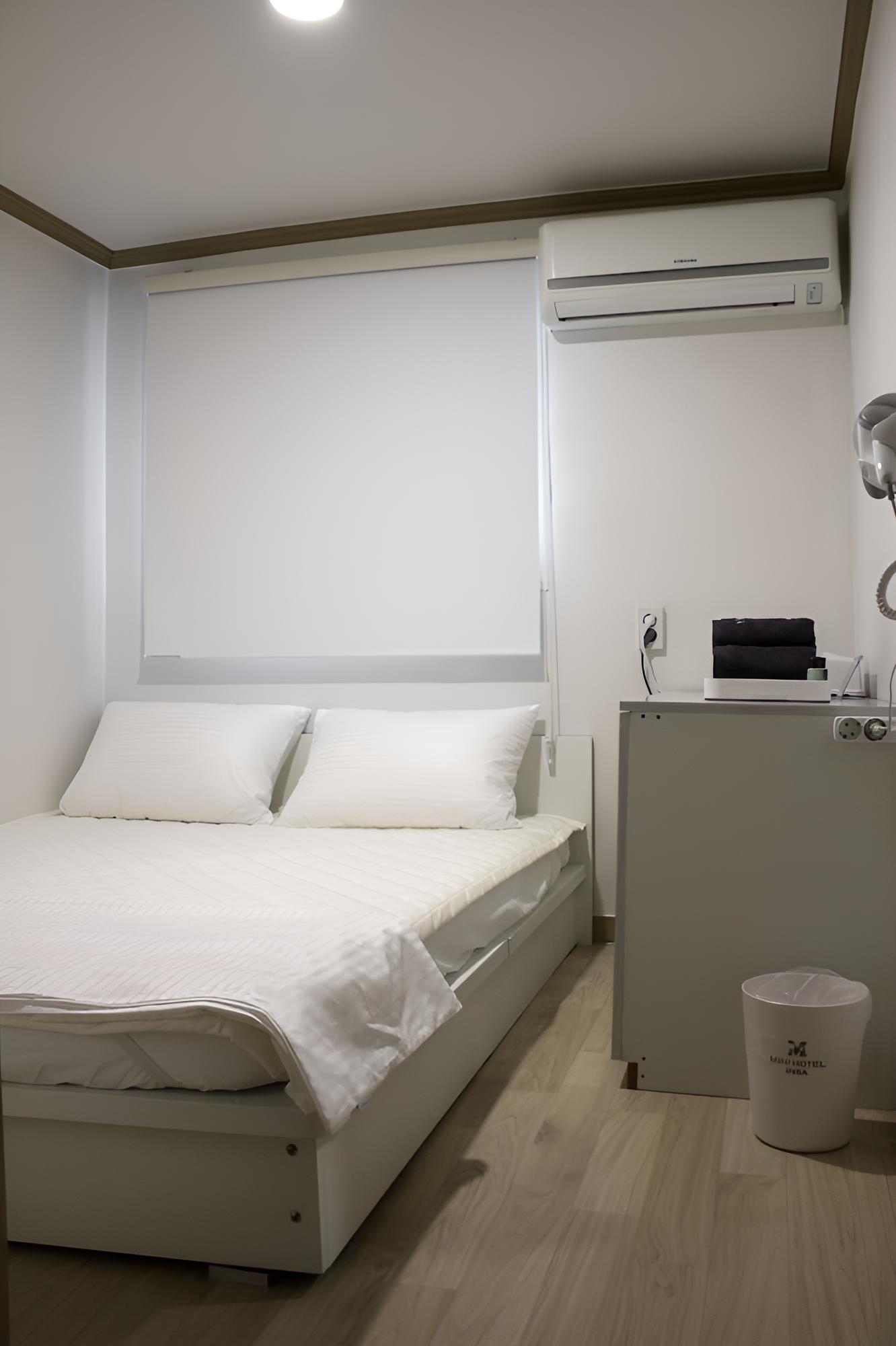 Double Room (2F)