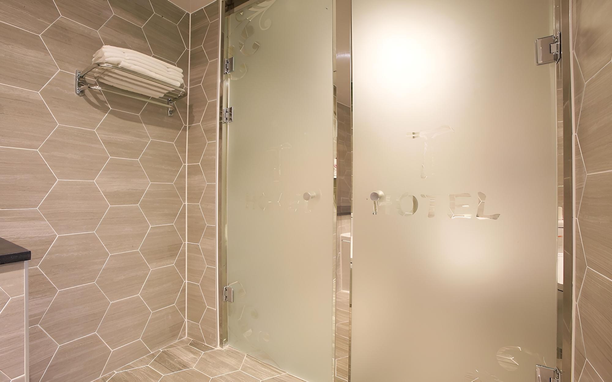 Room (Premium Twin (OTT Styler)) - Photo 10