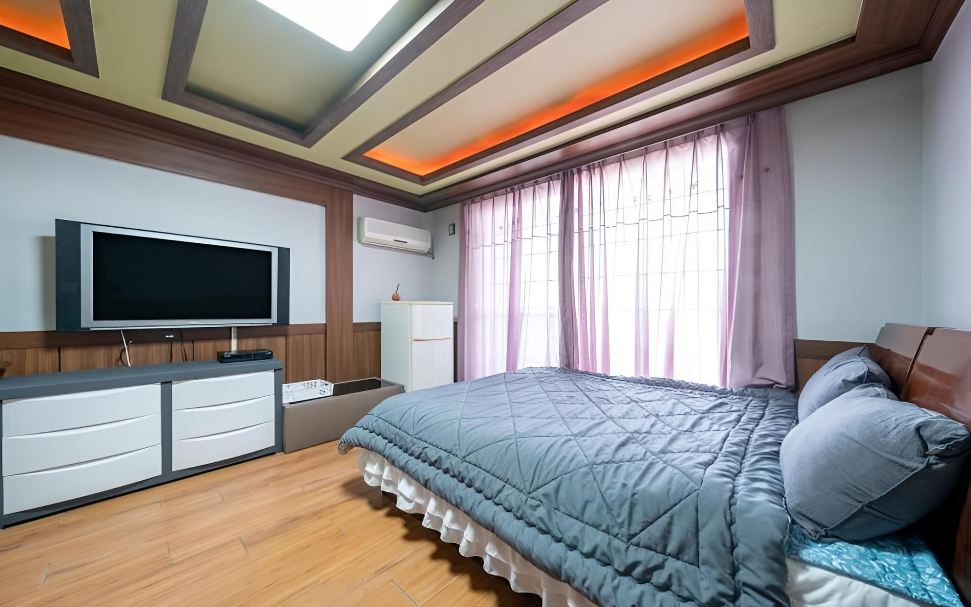 Room (Room 104 (Couple Room))