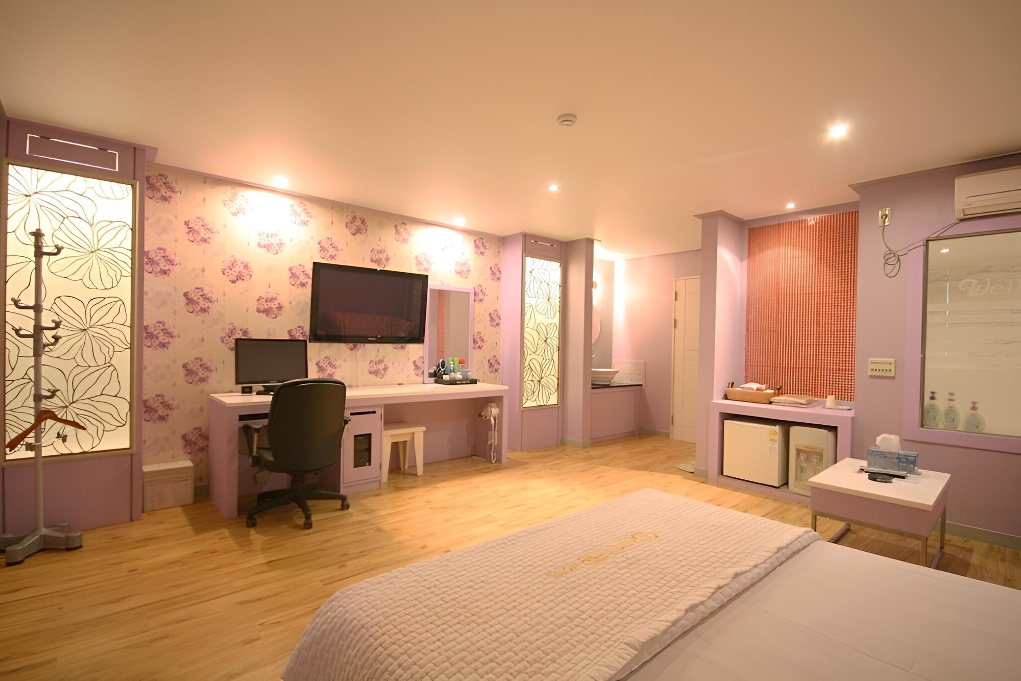 Room (Special room (Spacious room / PC / bi) - Photo 13