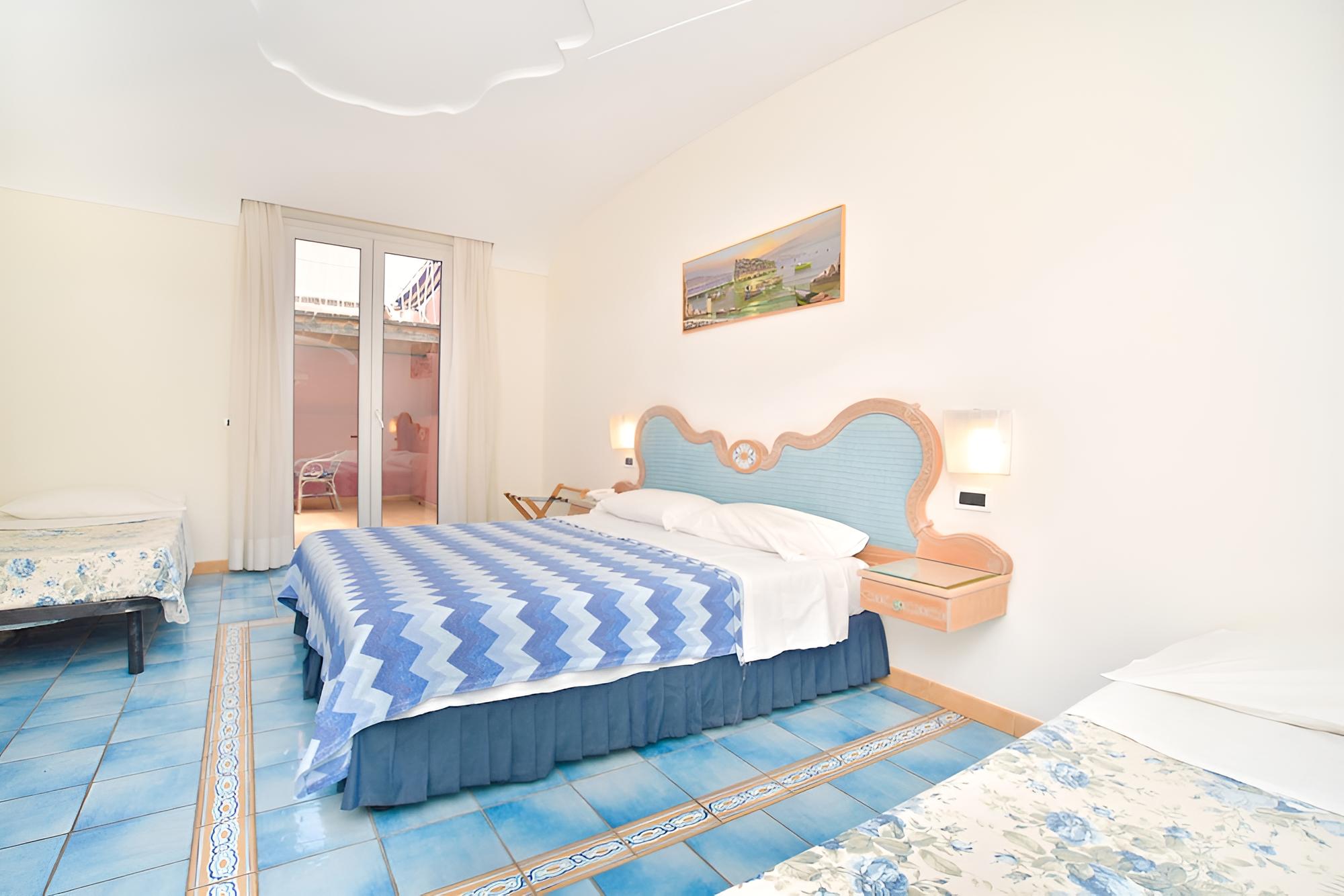 Superior Triple Room photo 2
