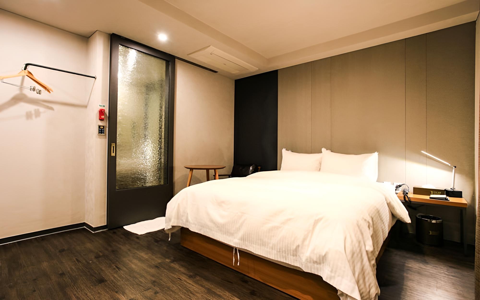 Room (Walkie Special Rate (No Parking Room ) - Photo 12