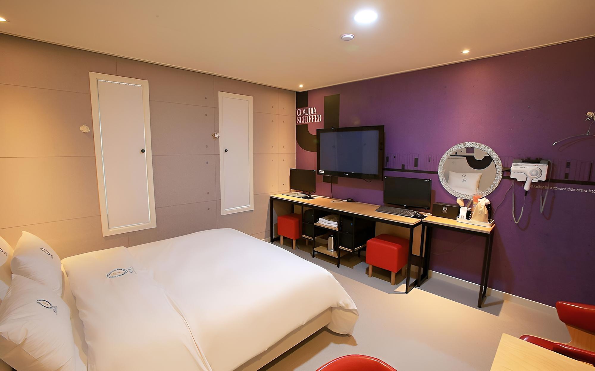 Room (Same-day Special (TV Styler) (OTT)) - Photo 4