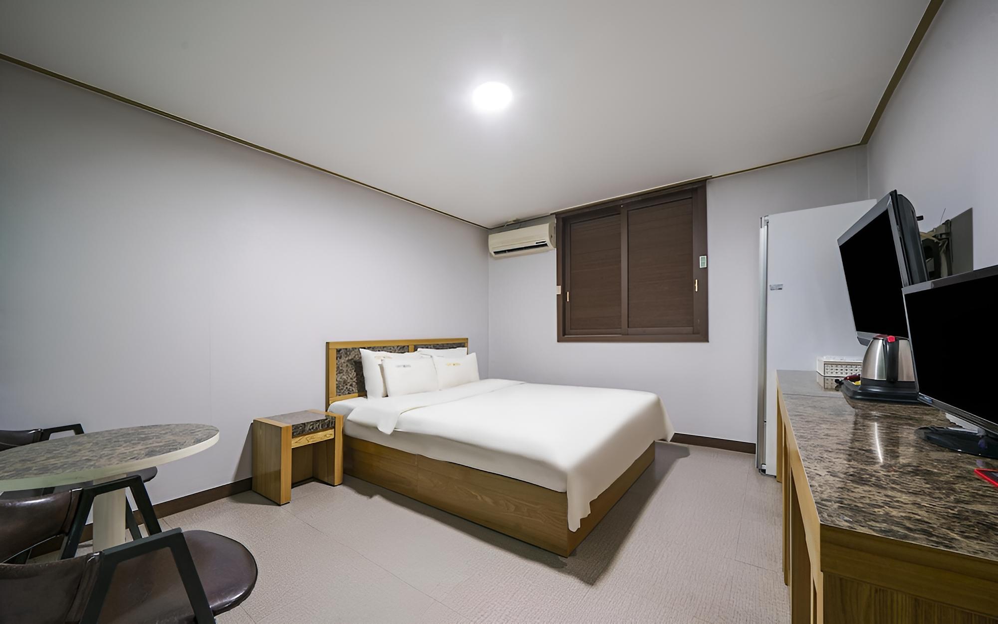 Room (Standard Room B (Netflix Available St)