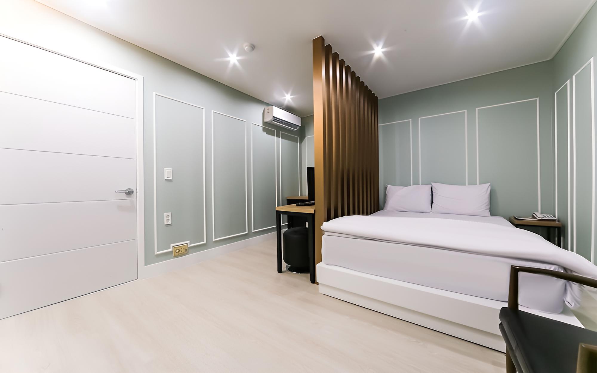 Room (Deluxe room (unlimited use of Disney+) photo 1
