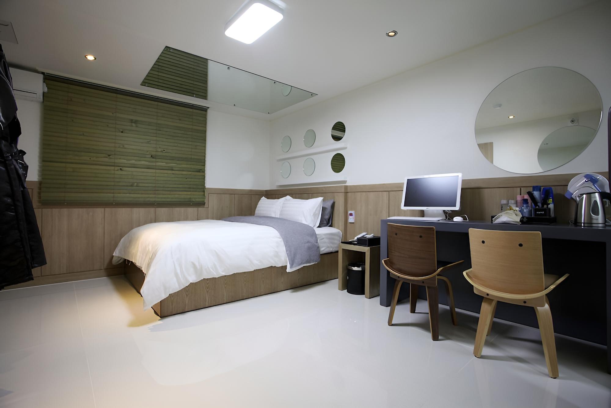 Room (Standard room (newly refurbished gues)