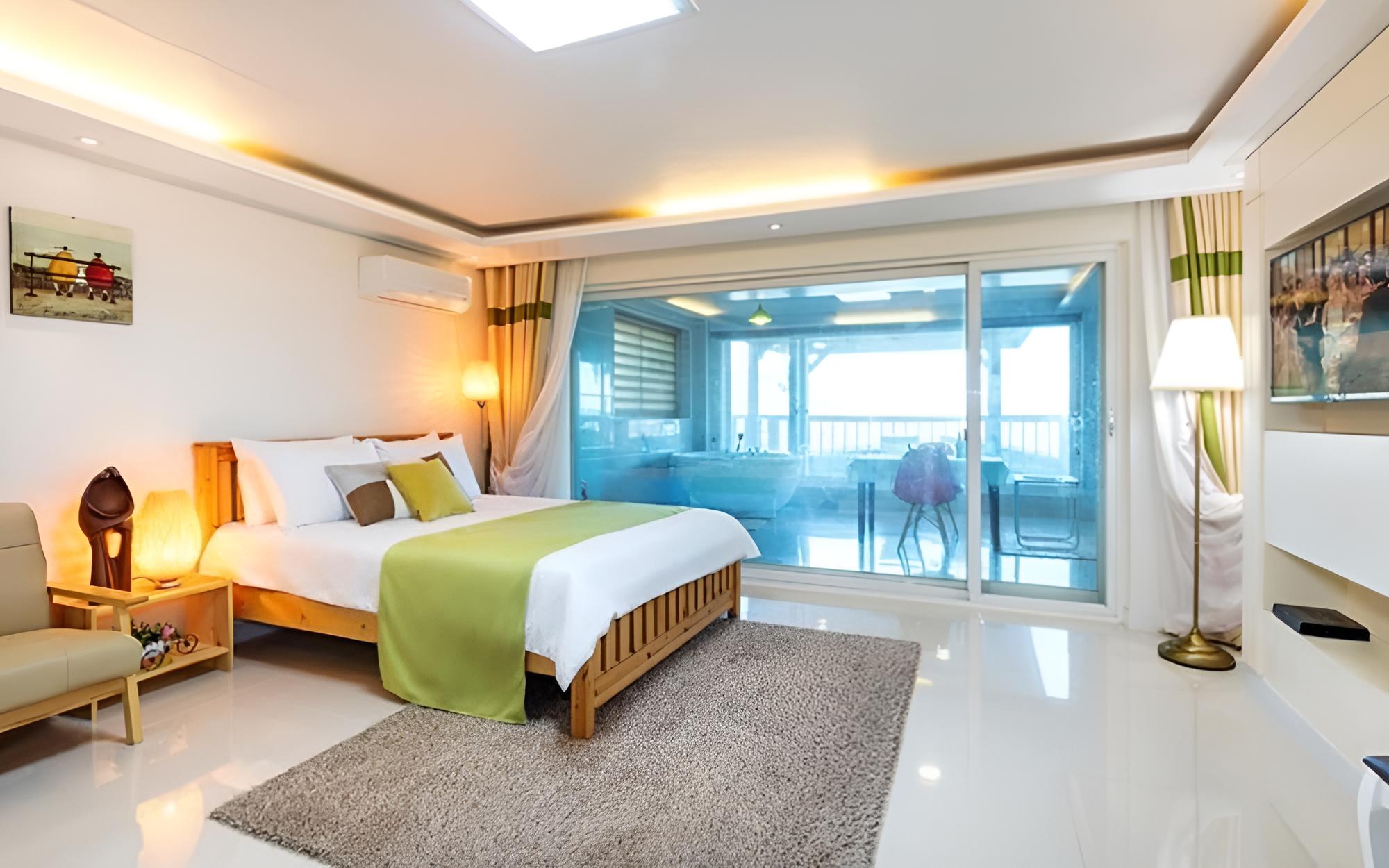Room (202 Emerald (spa private indoor barbe)