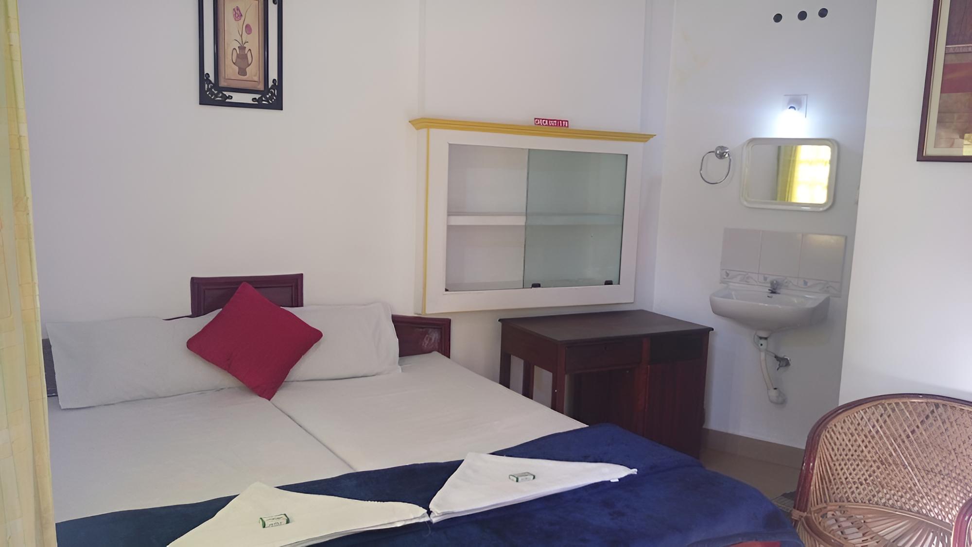 Basic Room (Non AC) - Photo 3