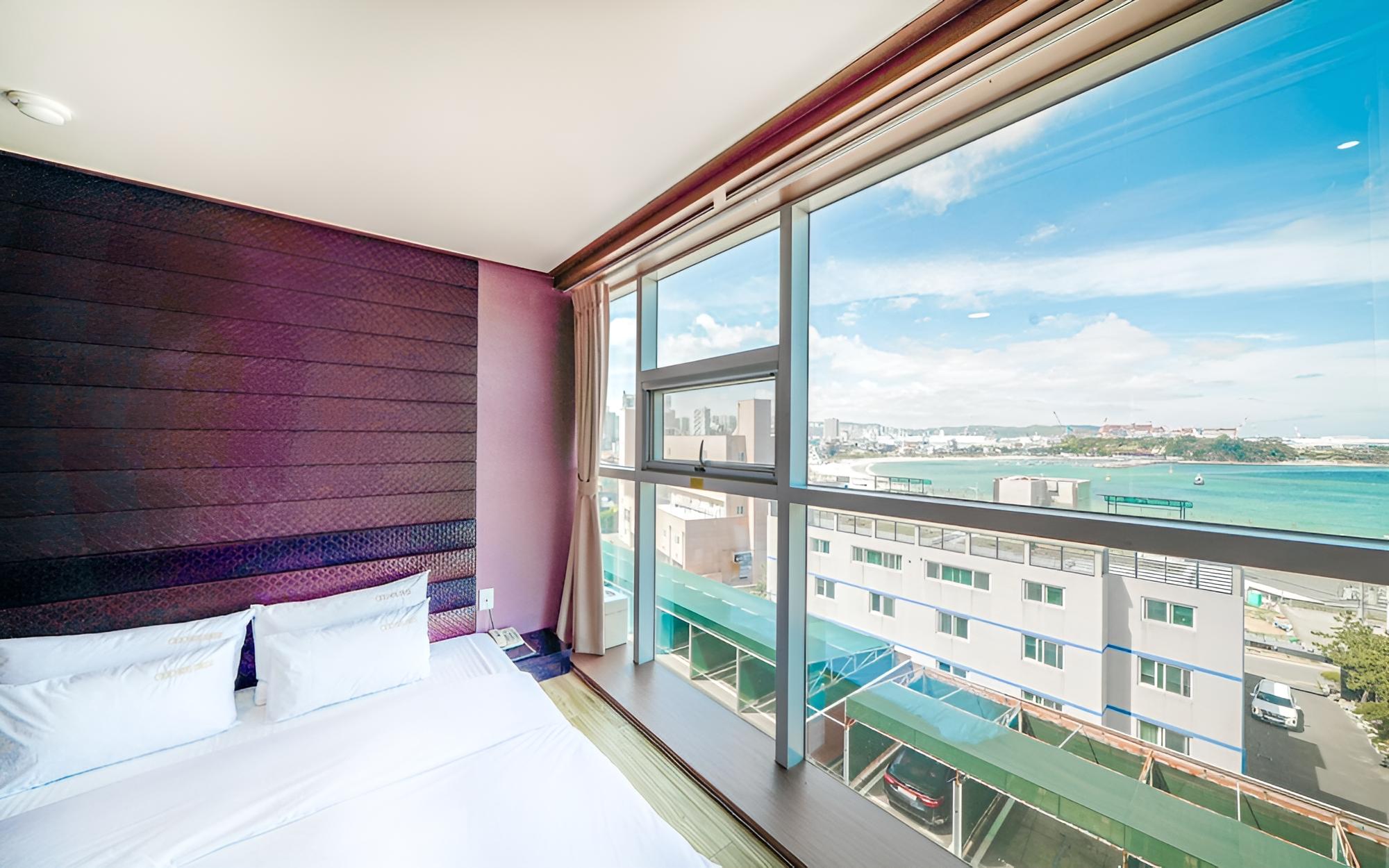 Room (VIP Ocean View Karaoke (Karaoke is av)