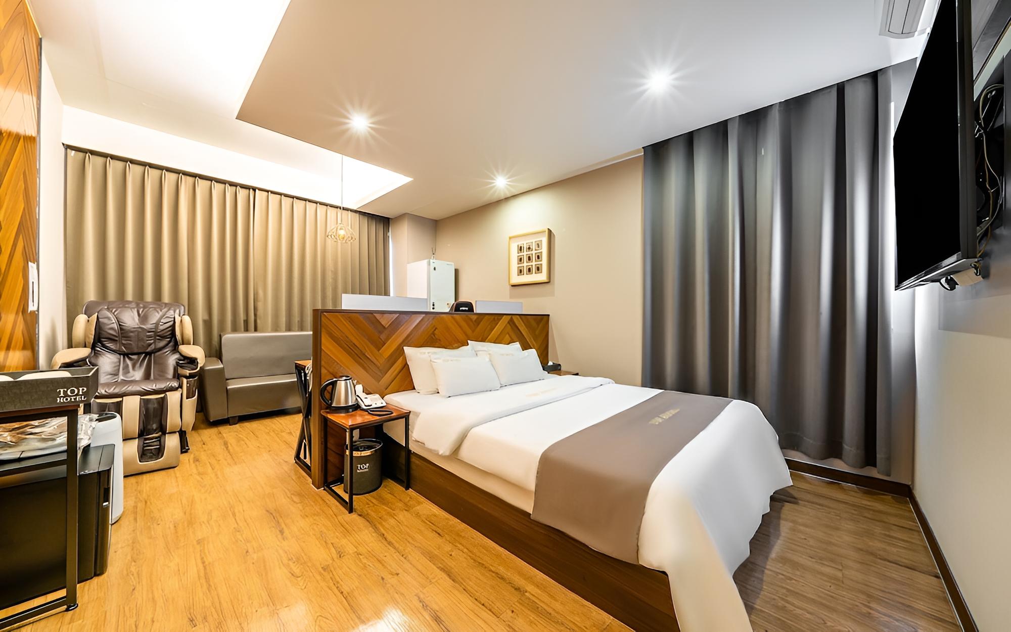 Room (VIP (massage chair air purifier batht) - Photo 1
