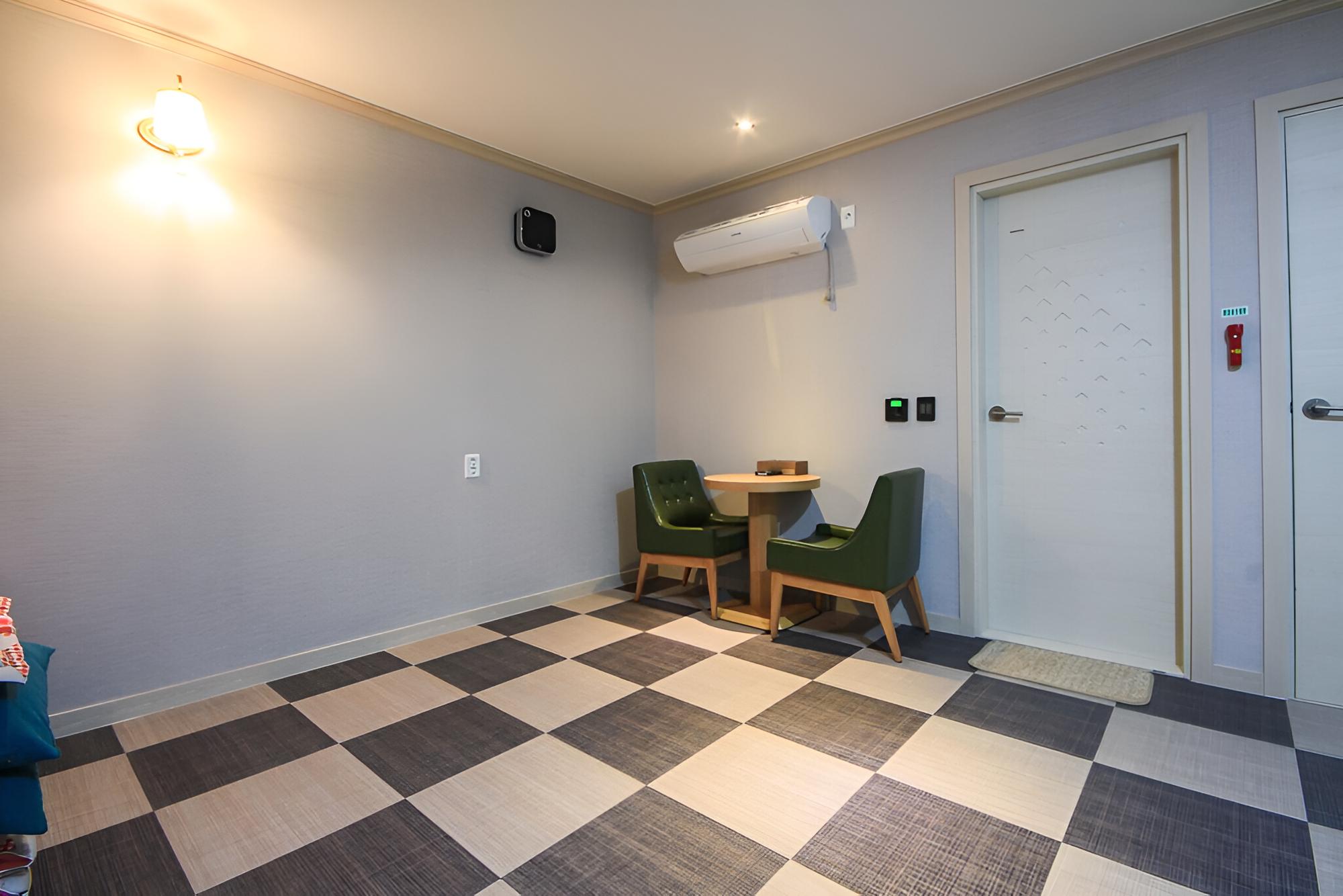 Room (Ondol (room inspection and regular di) photo 3