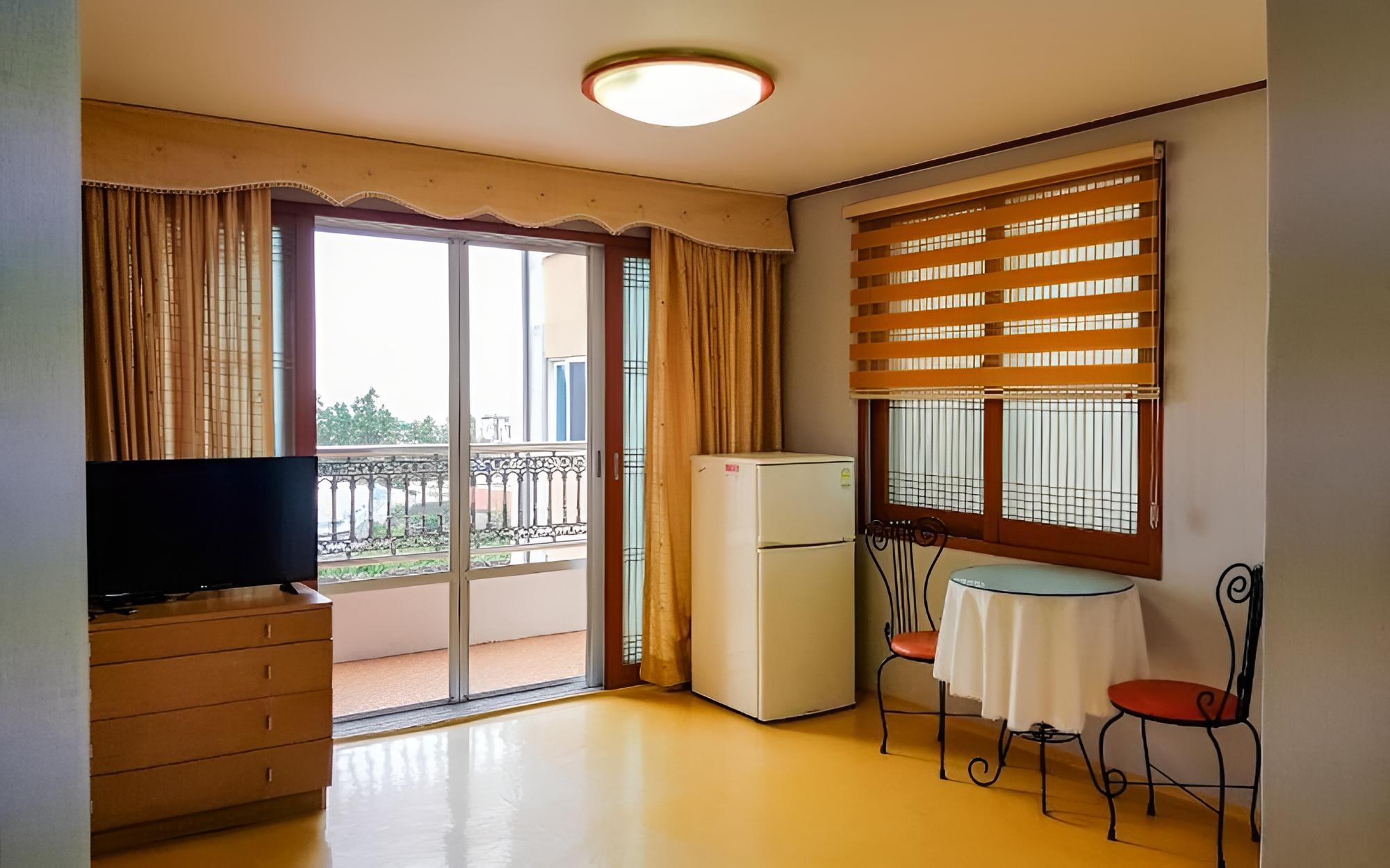 Room (Western-style room 33(2))