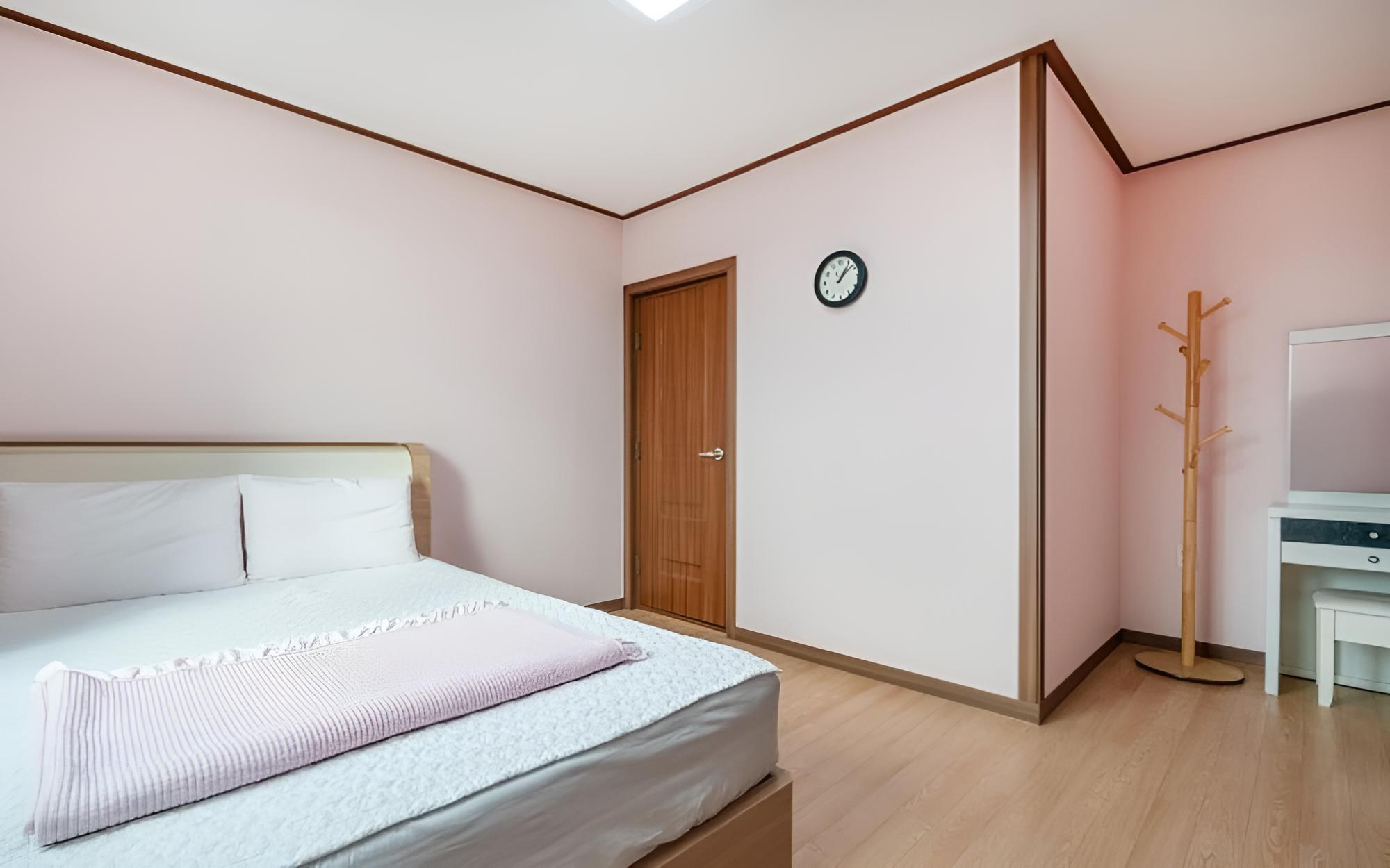 Room (Magnolia)