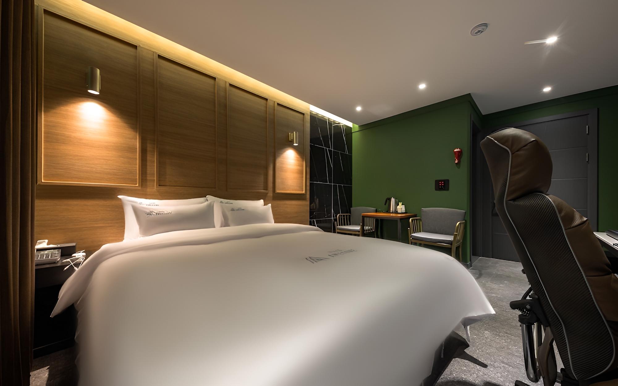 Room (Delux (Air Purifier Netflix Available)