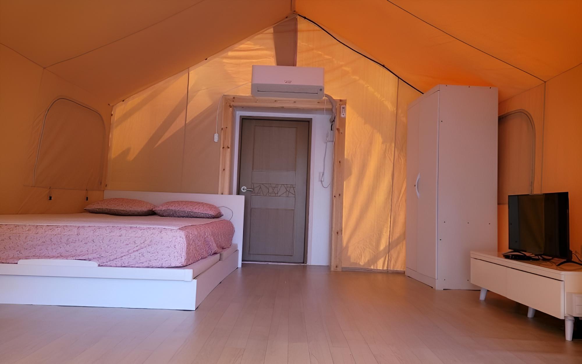 Room (Hermes 3)
