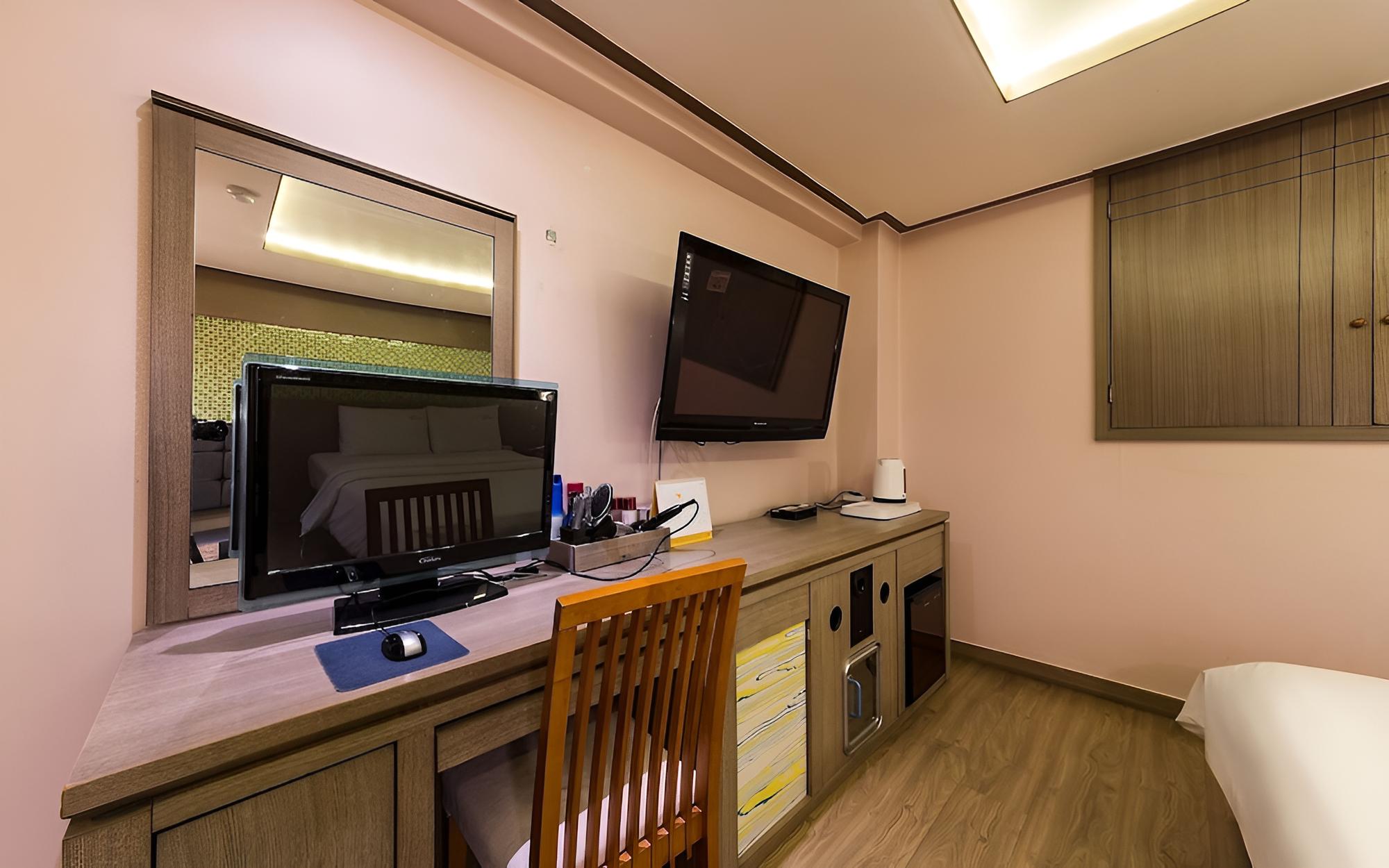 Room (Standard Room) - Photo 2