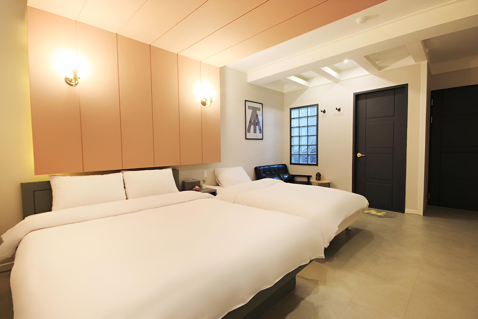 Room (Twin (non-smoking double + single Net) - Photo 11