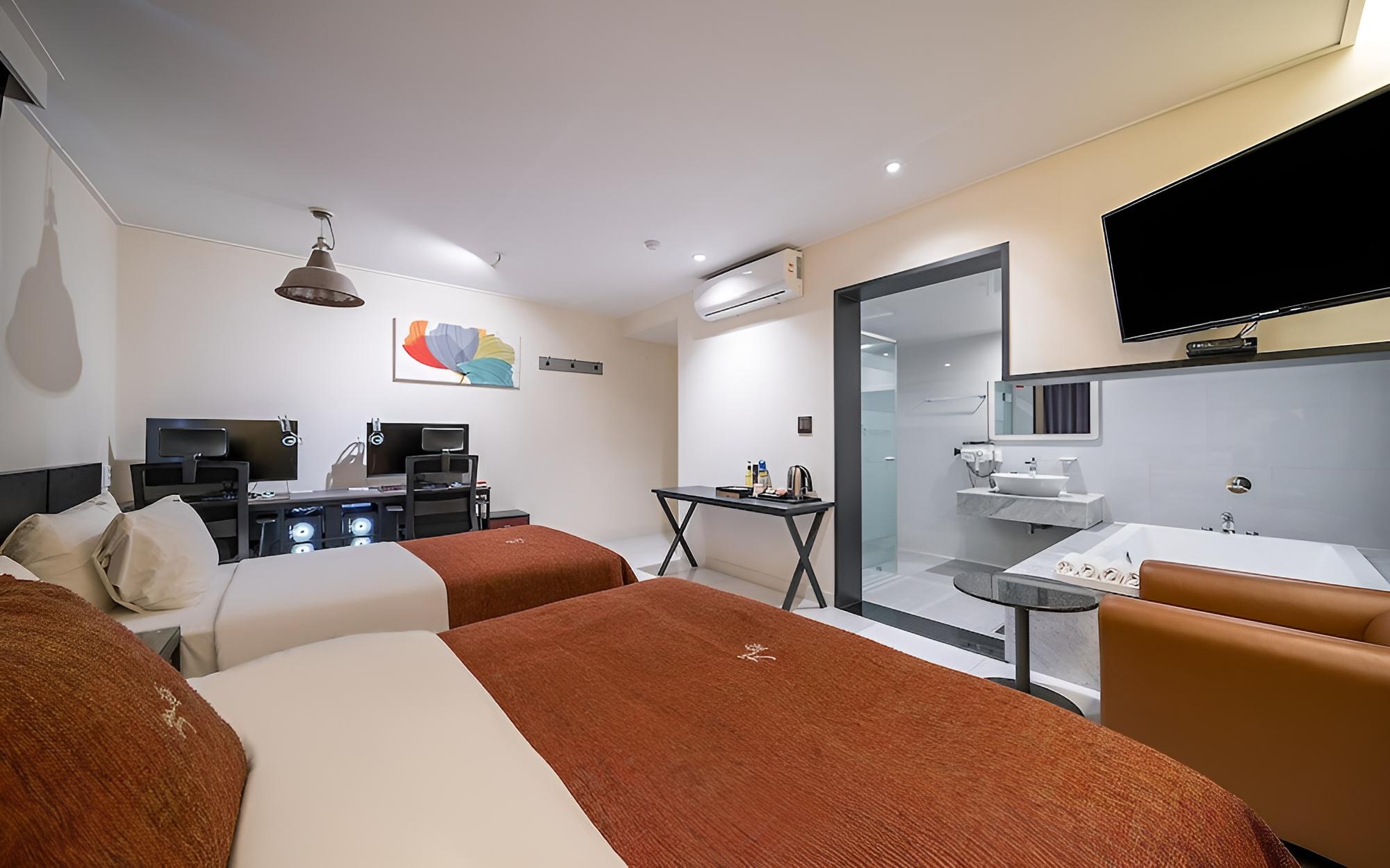 Room (Couple PC Room (Twin / Best 2 PCs Rol) - Photo 8