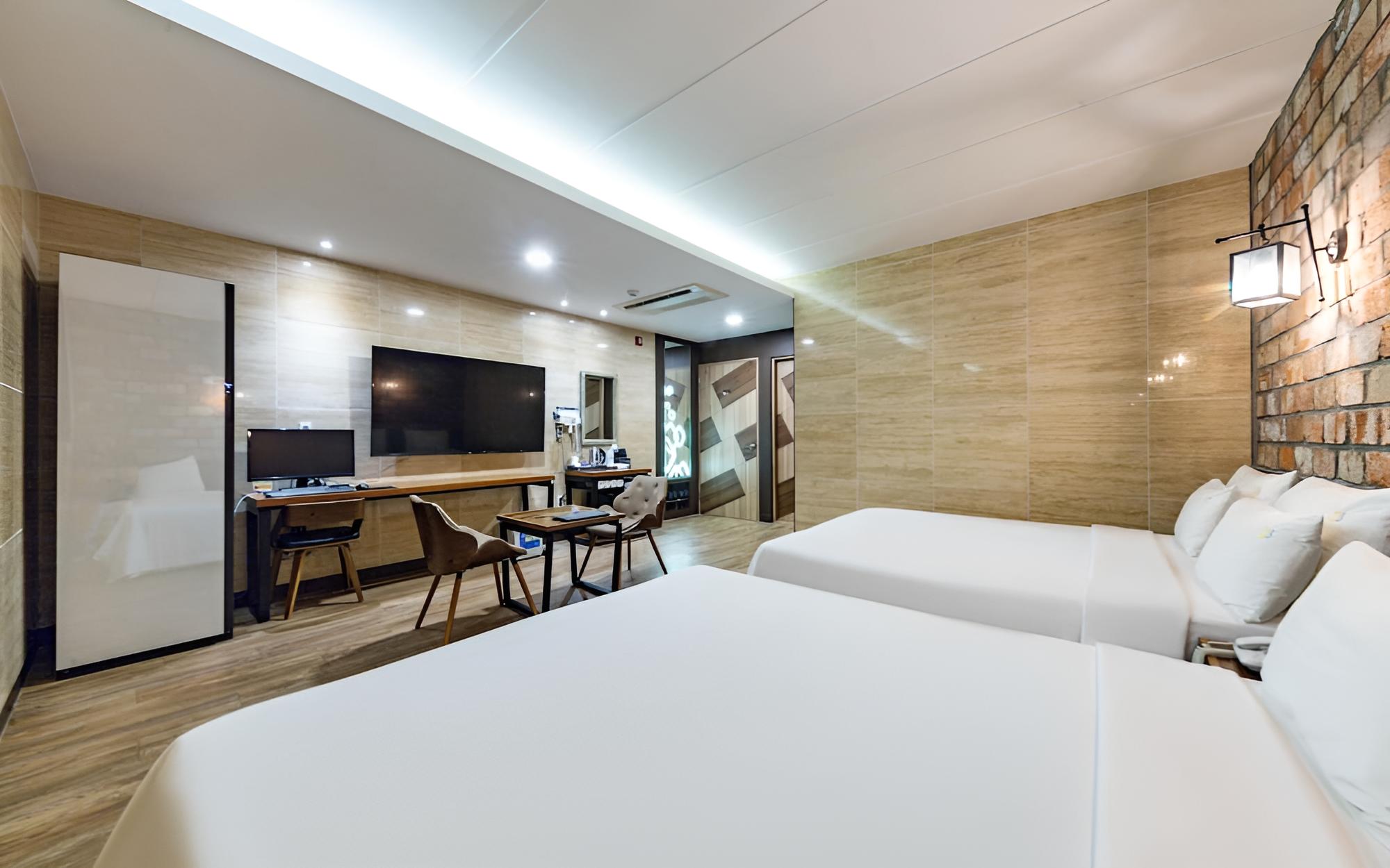 Room (TWIN (PC Double + Double Bed Netflix ) - Photo 9