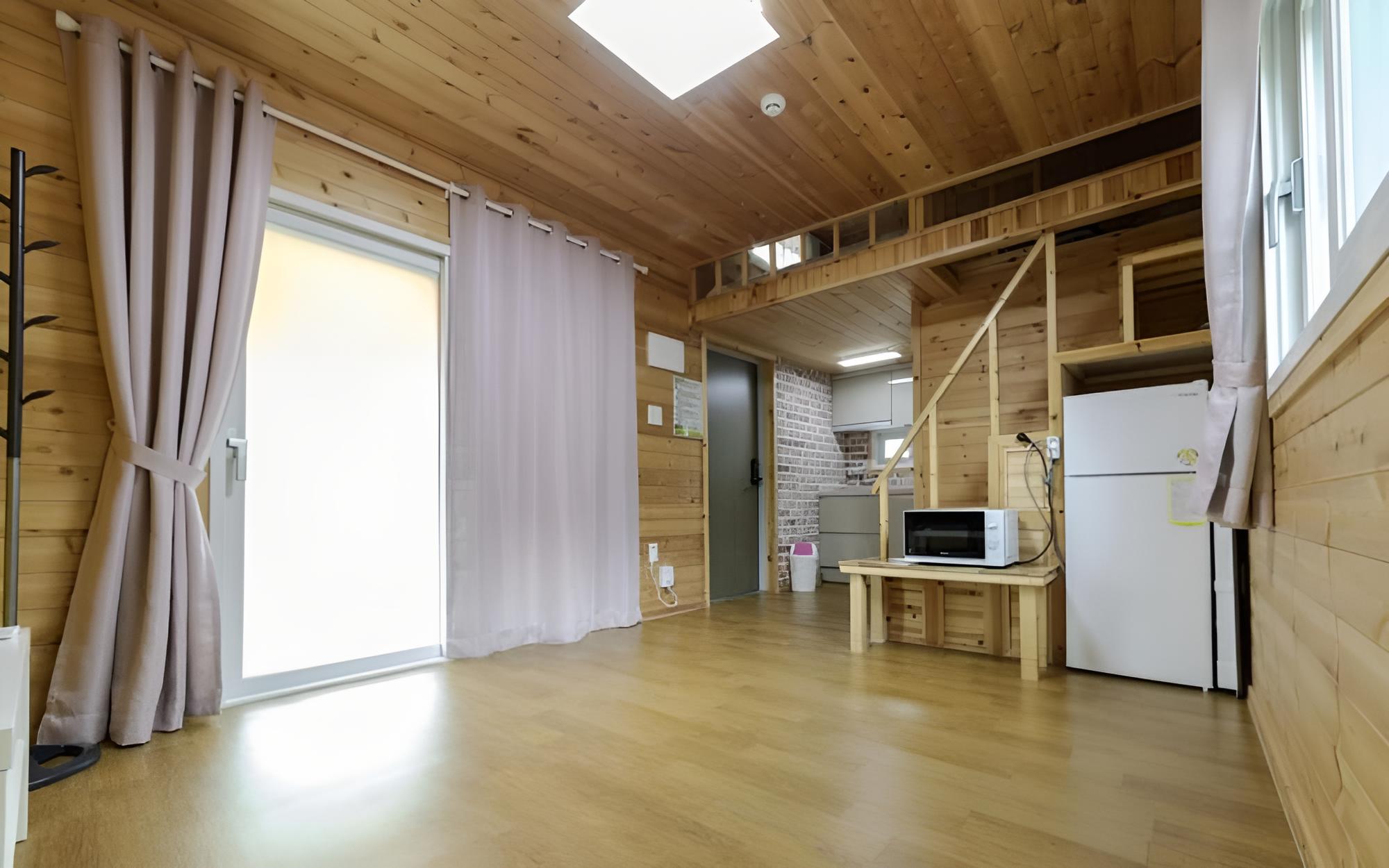 Room (Yellow (Duplex))