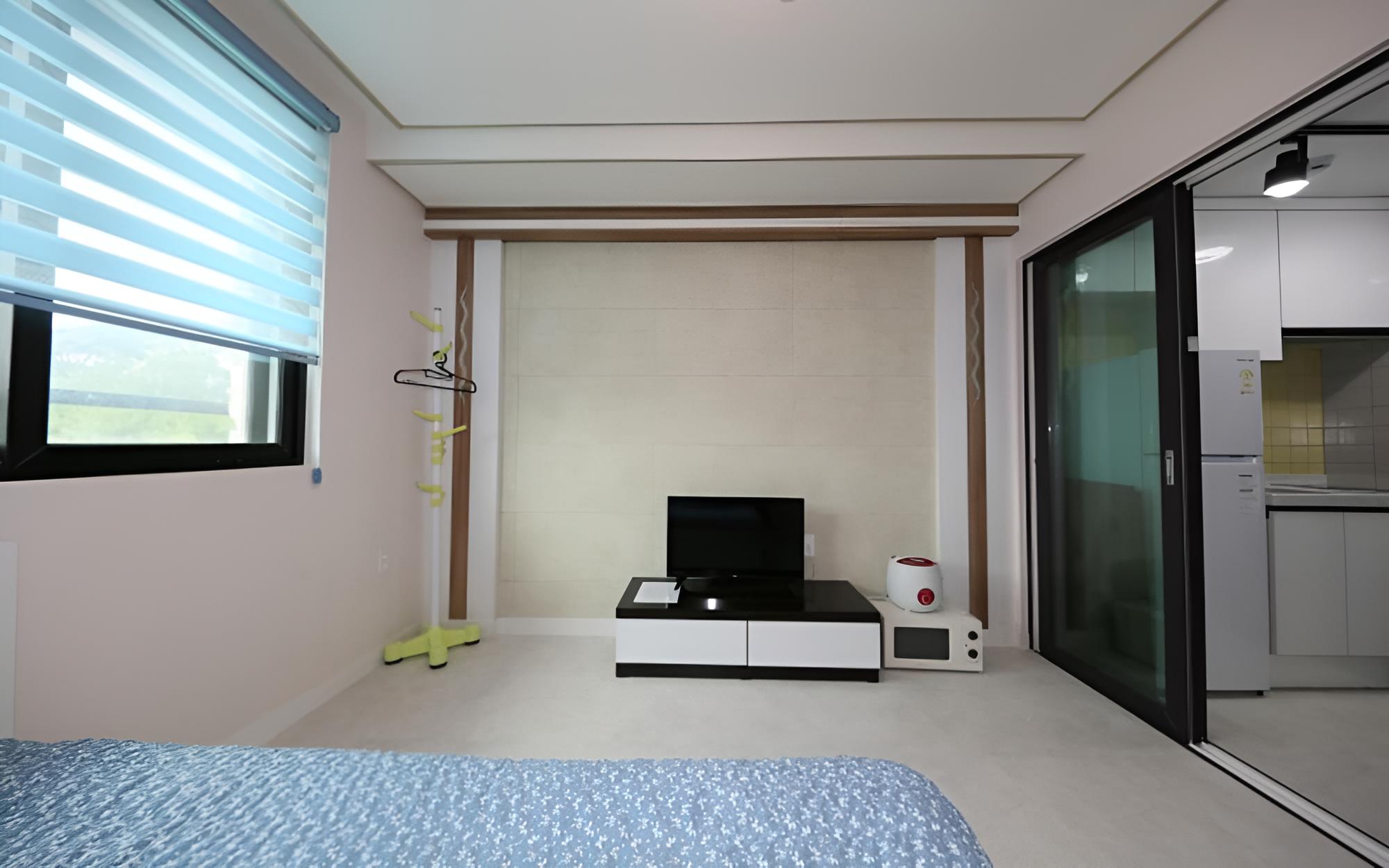 Room (Bed Room 305)
