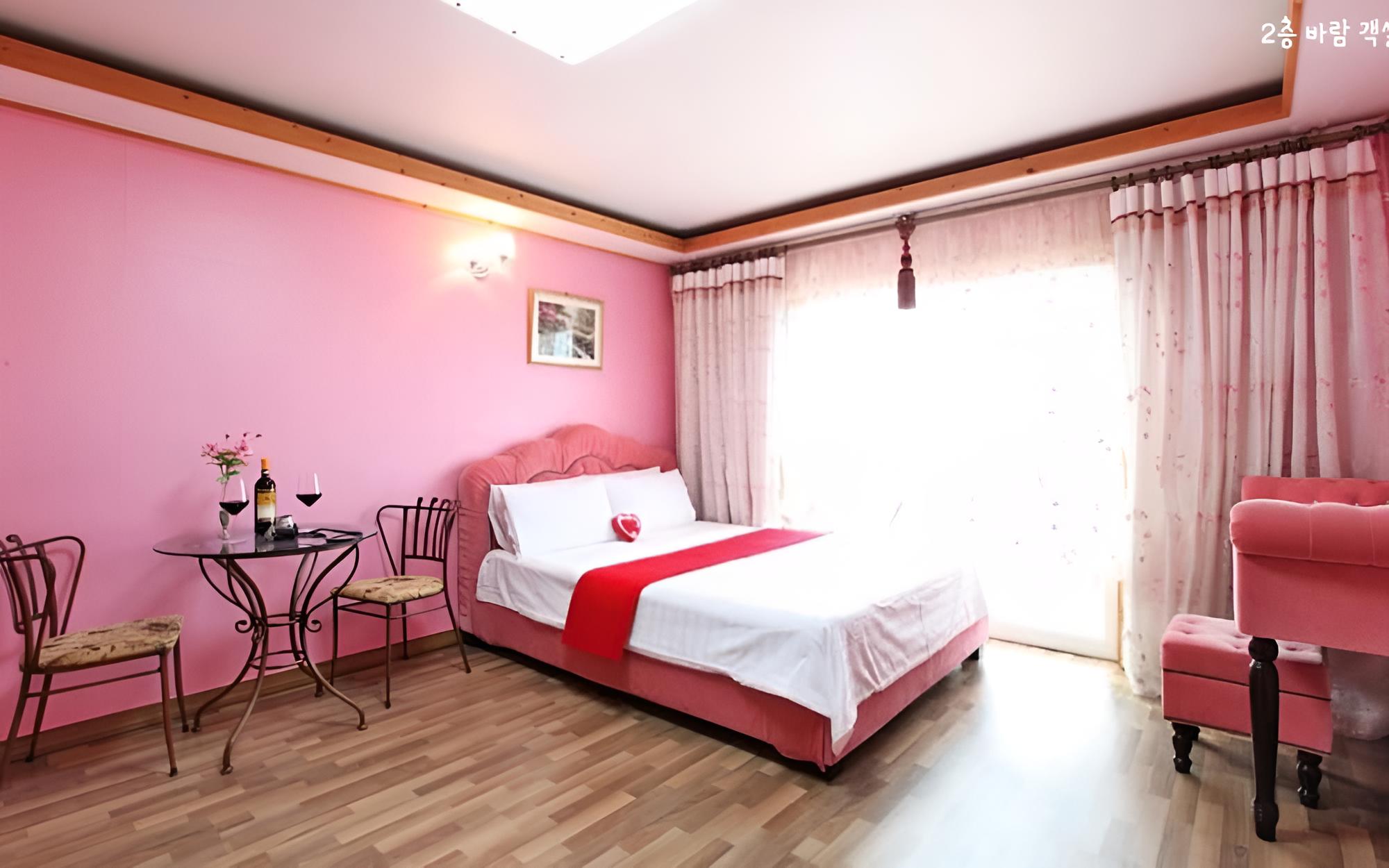Room (2F Wind (bed))