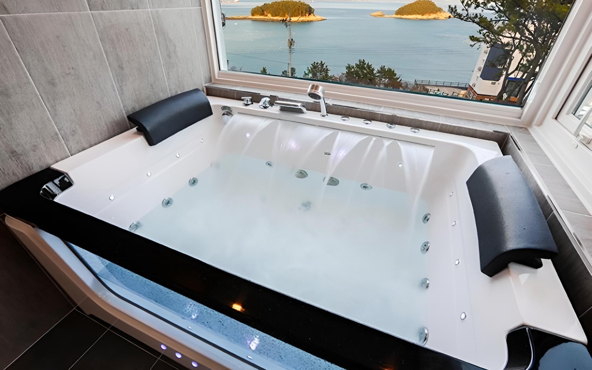 Room (Room 302 (Spa Ocean View))