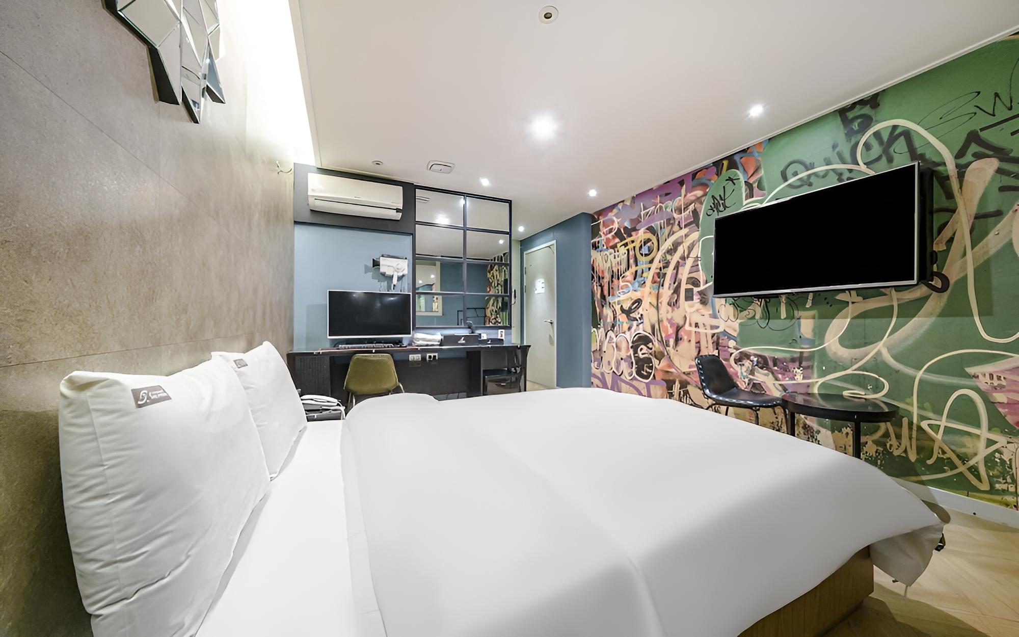 Room (Suite - RTX 2060 1PC (Disney Plus ava) - Photo 9