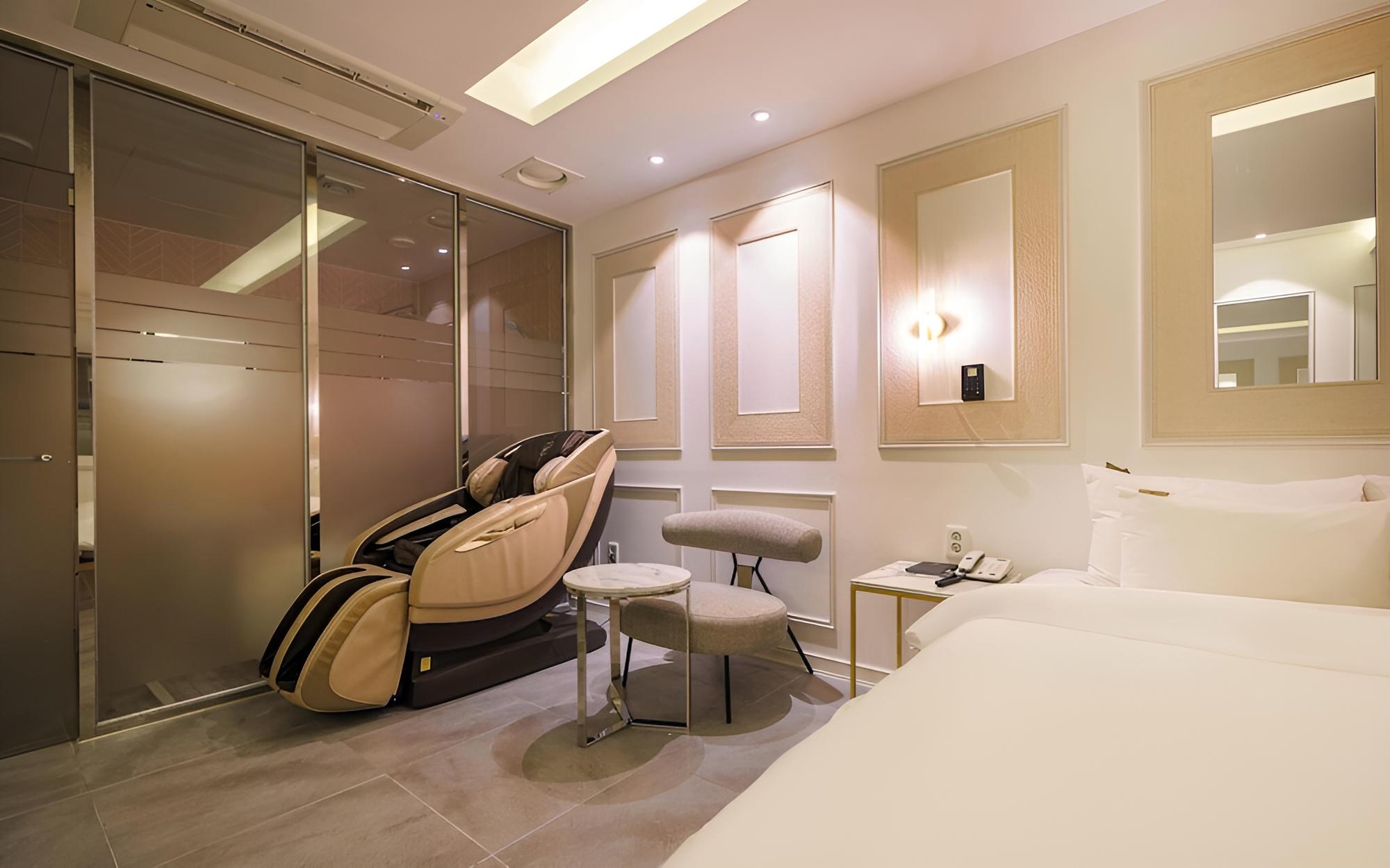 Room (Suite (Styler Netflix Bathtub)) - Photo 3