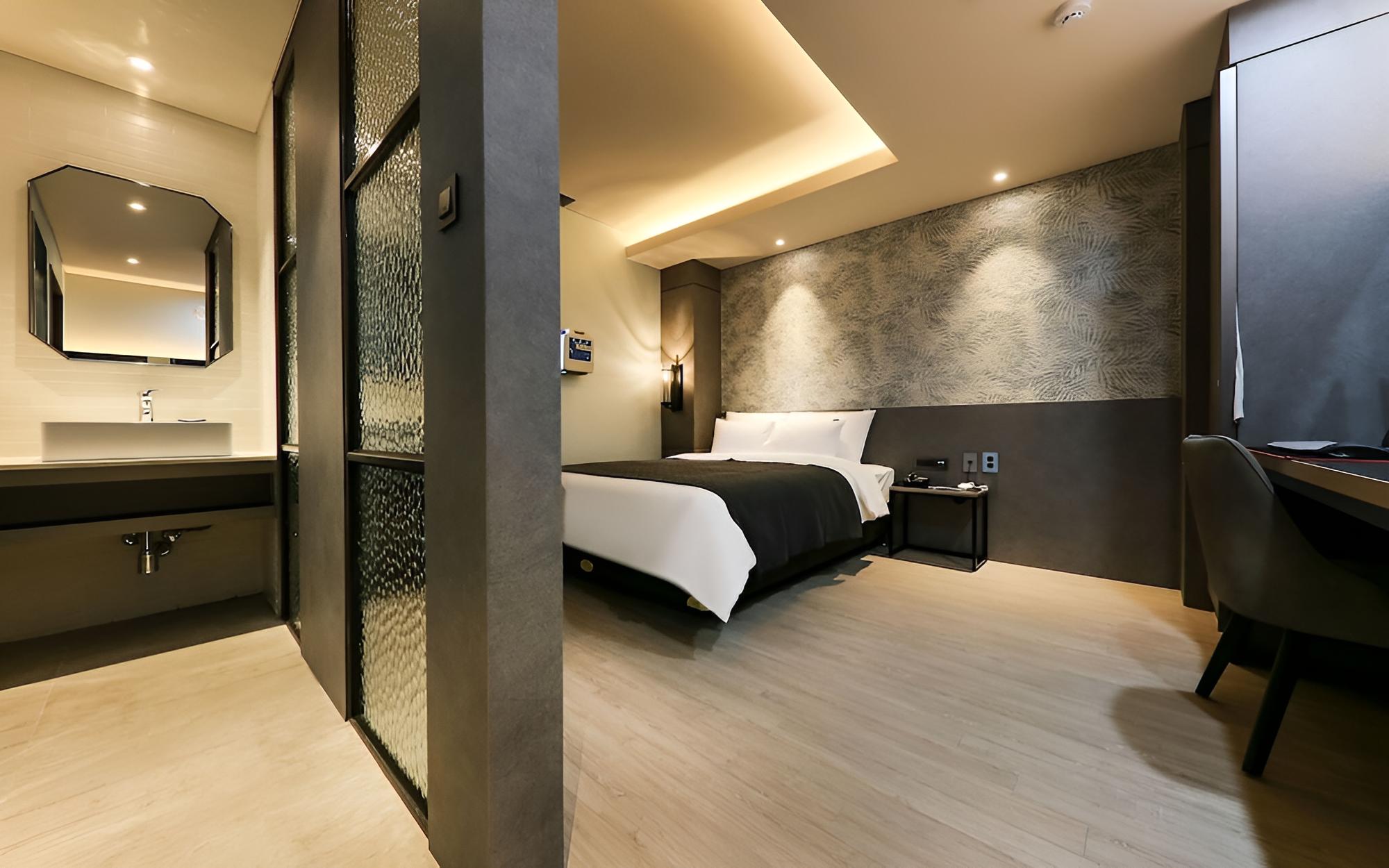 Room (Standard room) - Photo 21