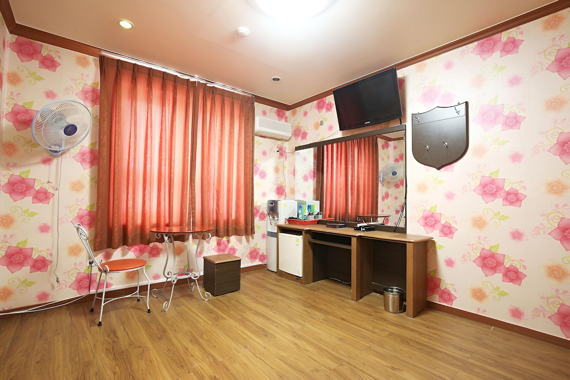 Room (Standard Room) - Photo 5