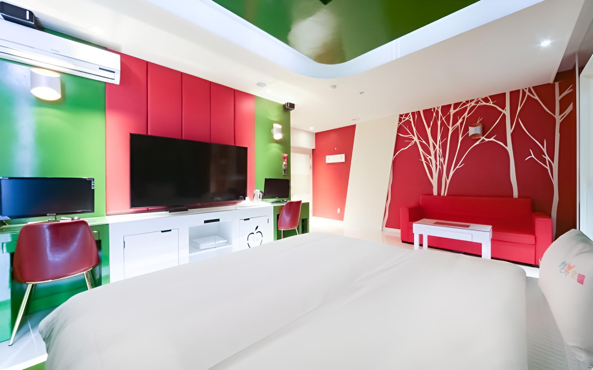 Room (VIP Gaming Room (High spec 2PC-Ryzen )