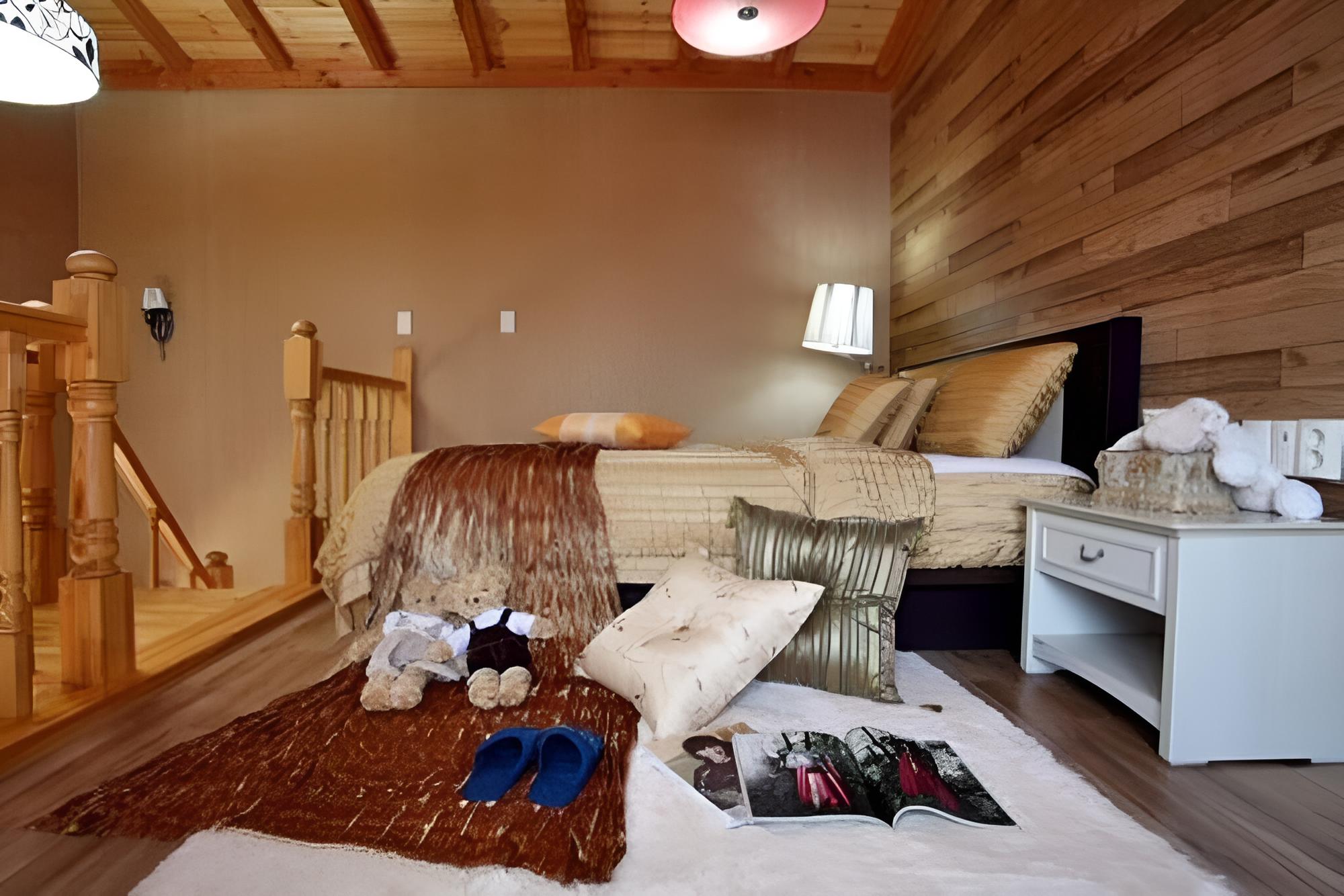 Room (Rose (Double Layer))