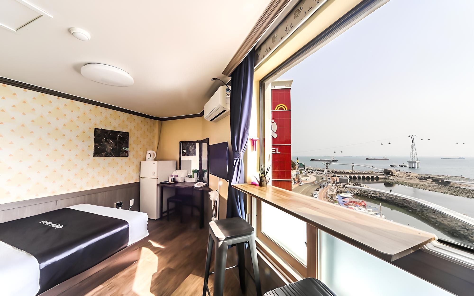 Room (Ocean View Corner)