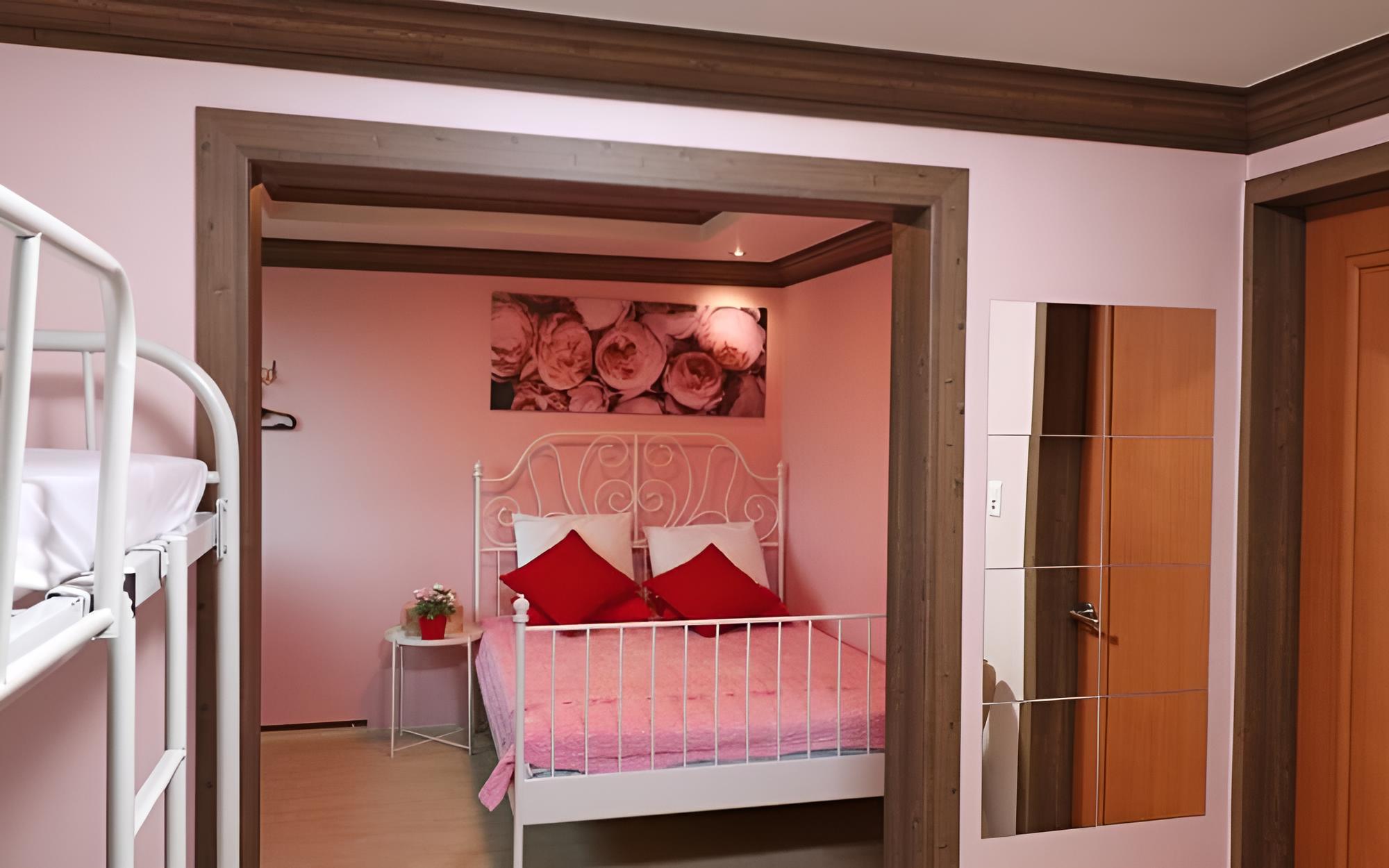 Room (Green 3rd floor (bed 3))