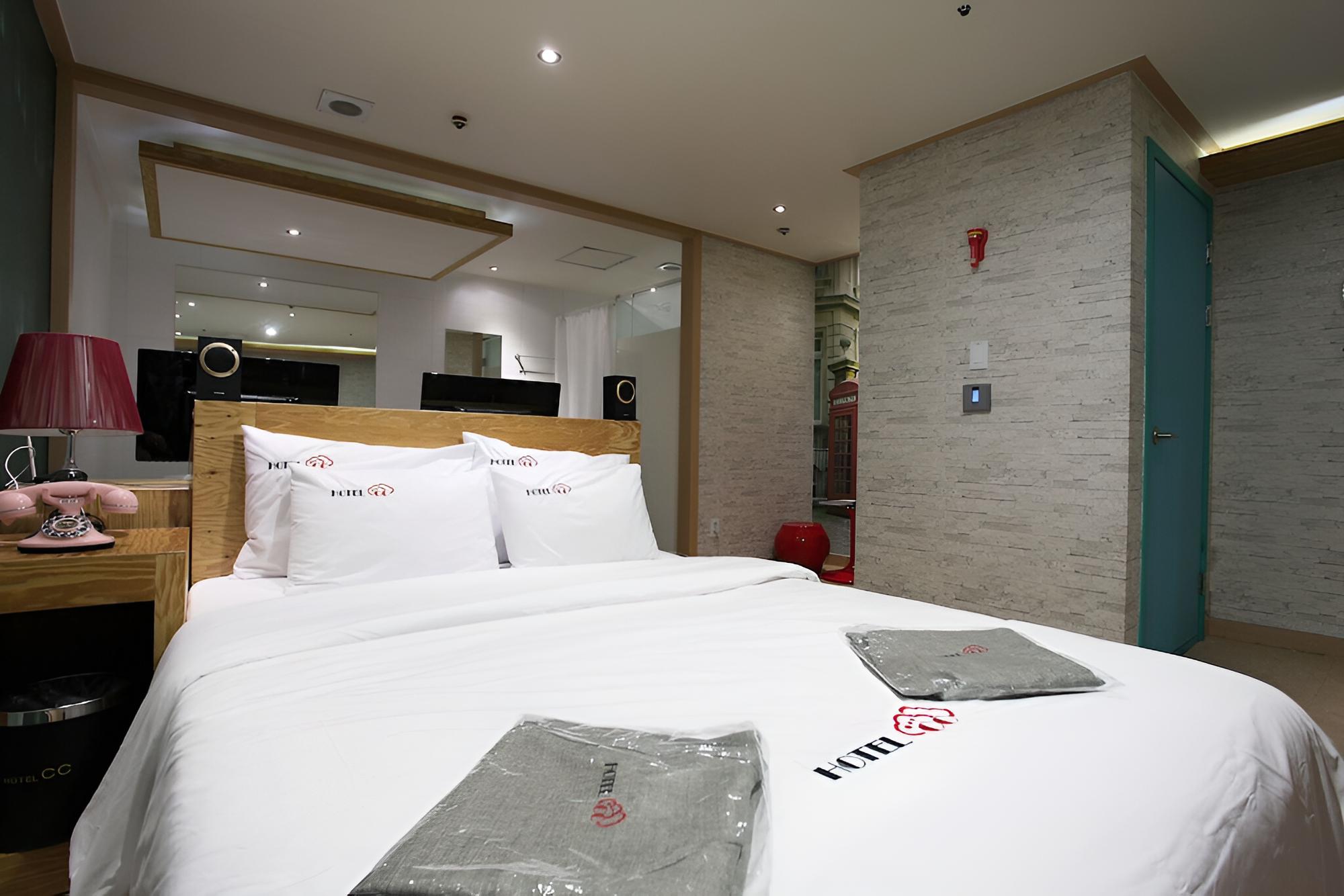 Room (Suite)