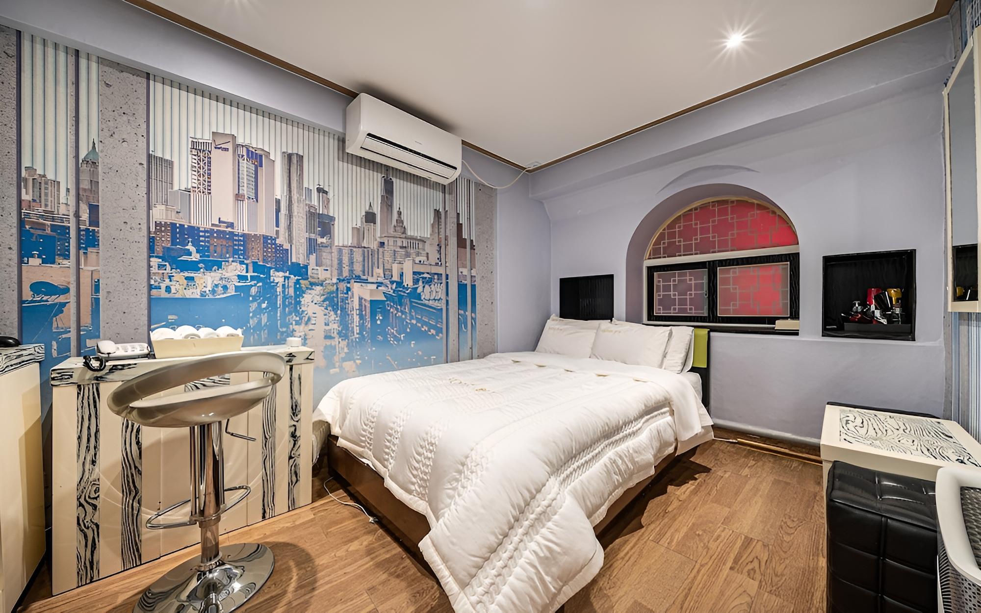 Room (Standard room (TV 55 inches))