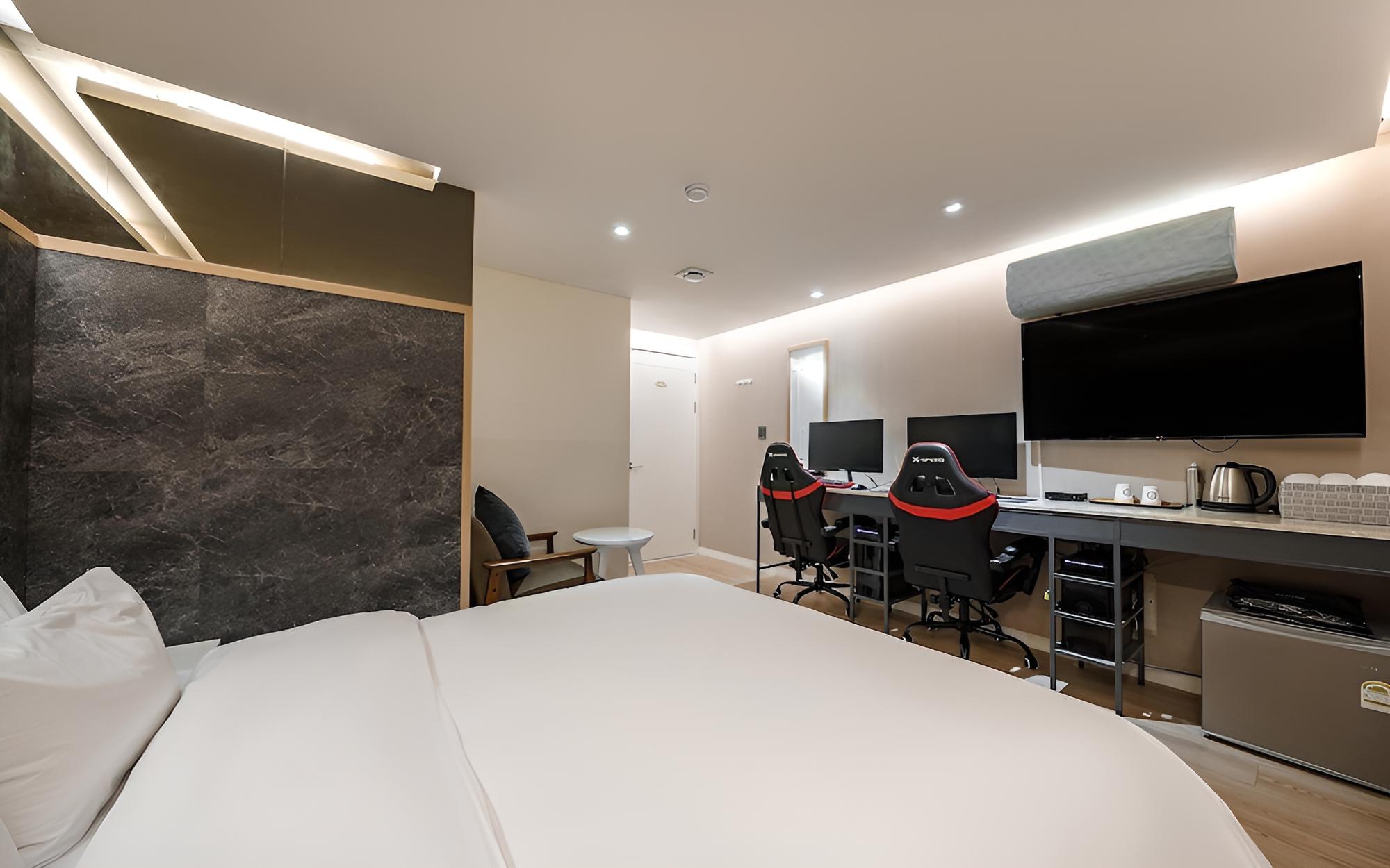 Room (Early check-in couple PC (dedicated h)