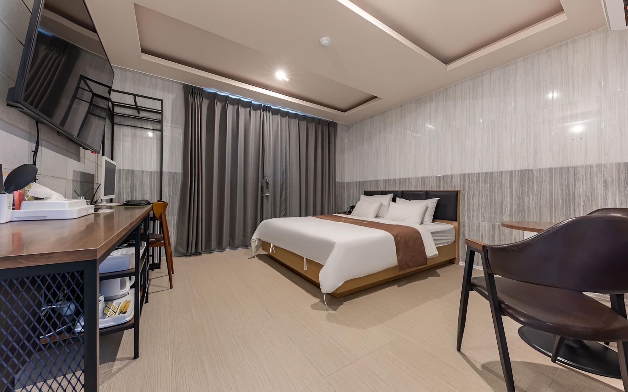 Room (Standard Bath)